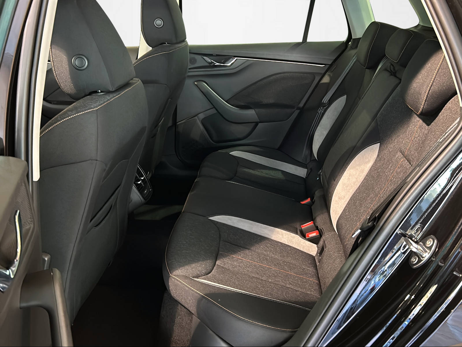 SKODA KAMIQ 1.0 TSI SELECTION DSG-image-11