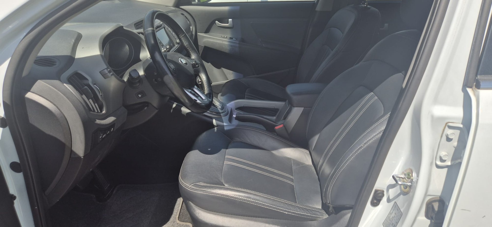 KIA Sportage 2.0 CRDi Trend 4WD Automatic-image-2