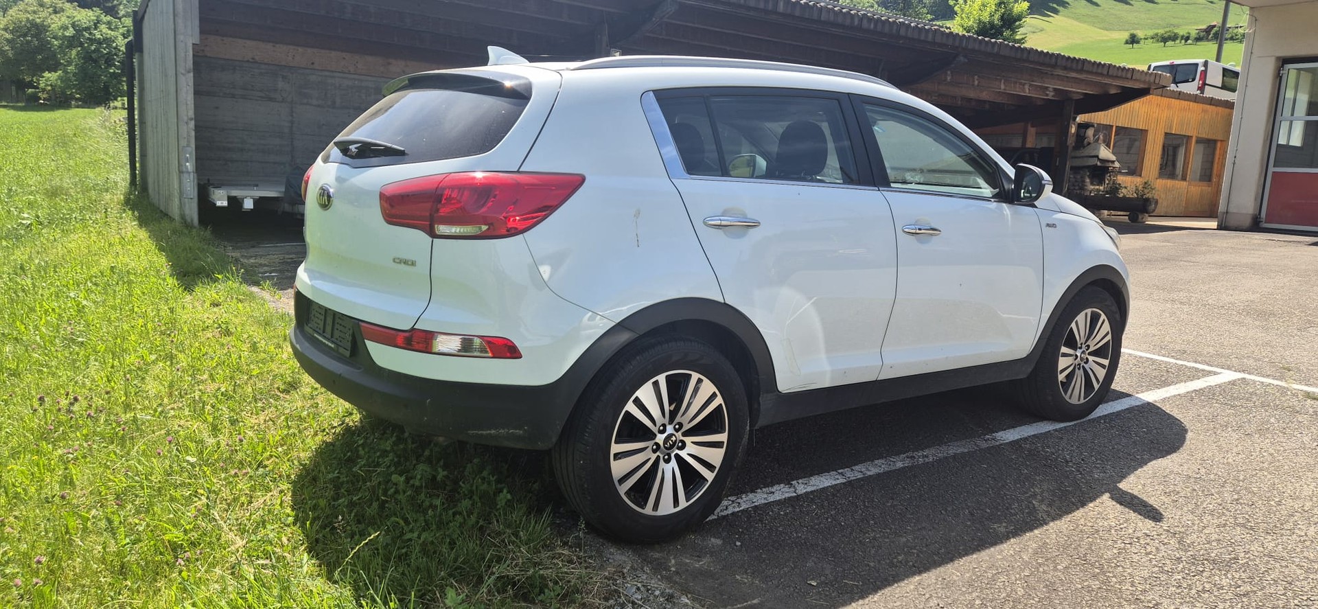 KIA Sportage 2.0 CRDi Trend 4WD Automatic-image-3