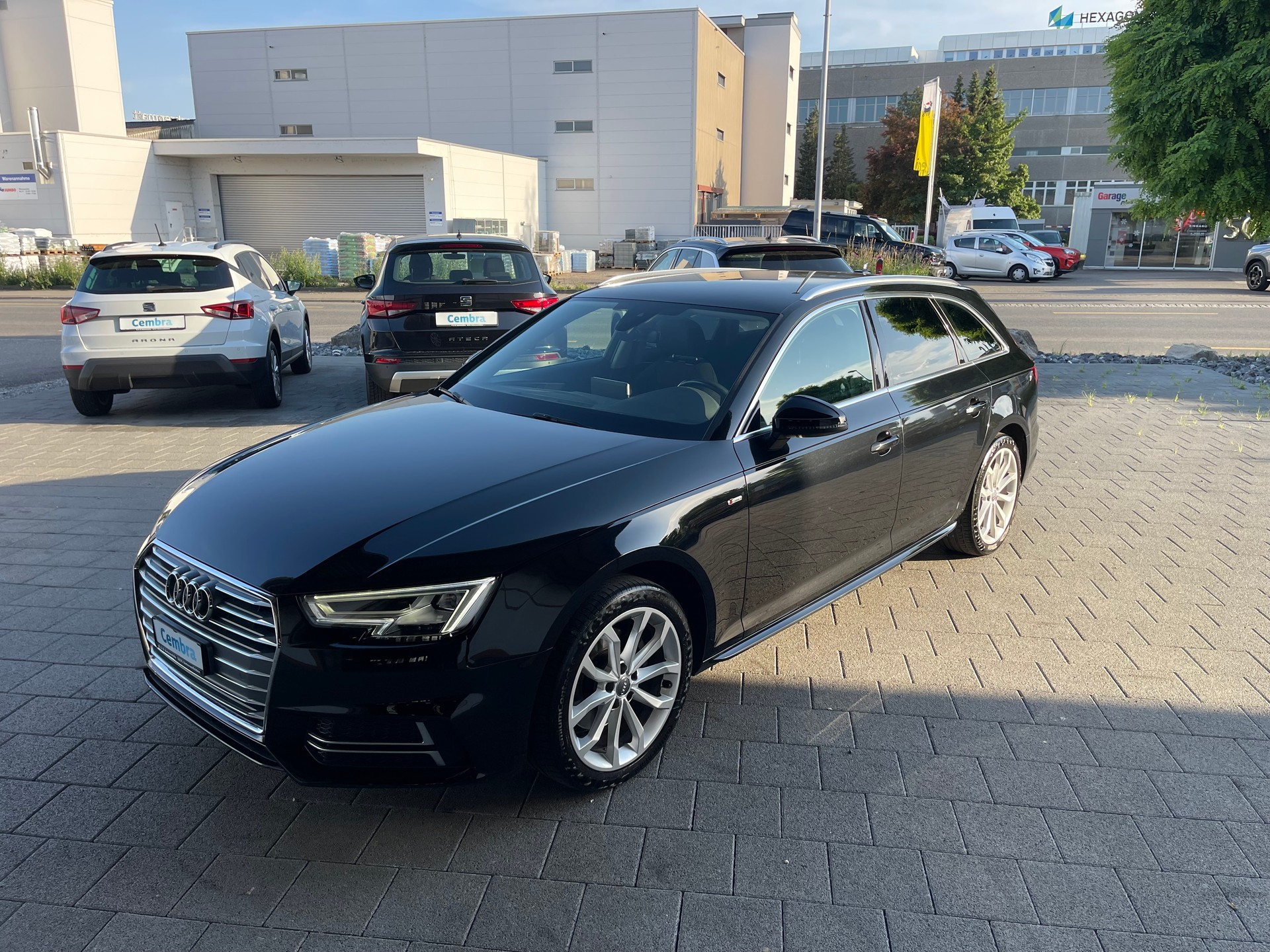 AUDI A4 Avant 2.0 TFSI S-Line S-tronic-image-1