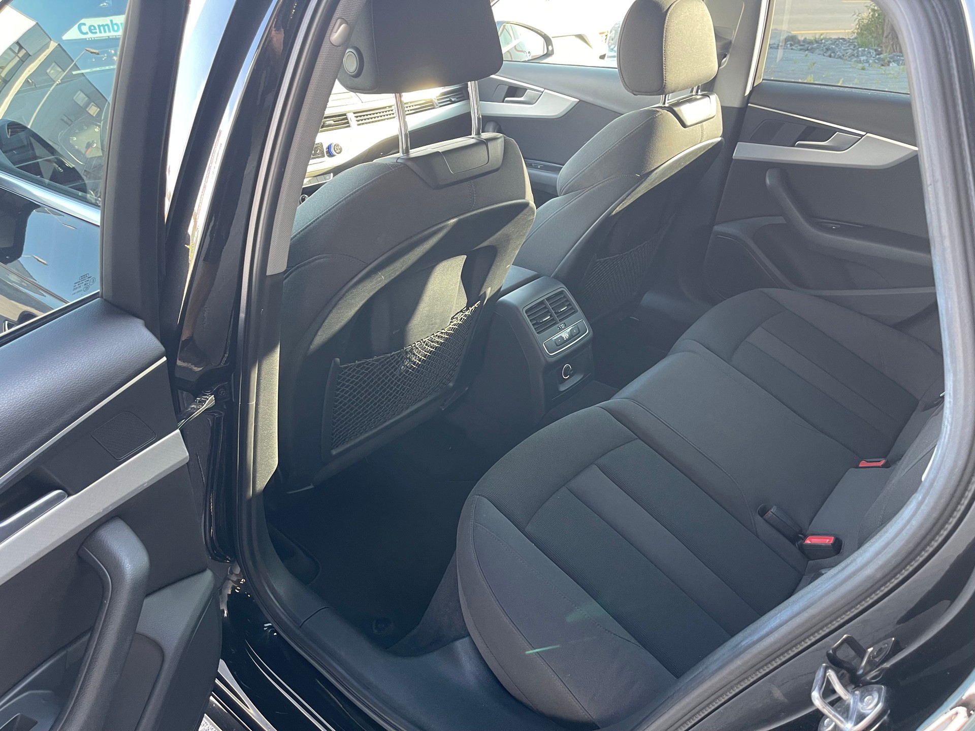 AUDI A4 Avant 2.0 TFSI S-Line S-tronic-image-10