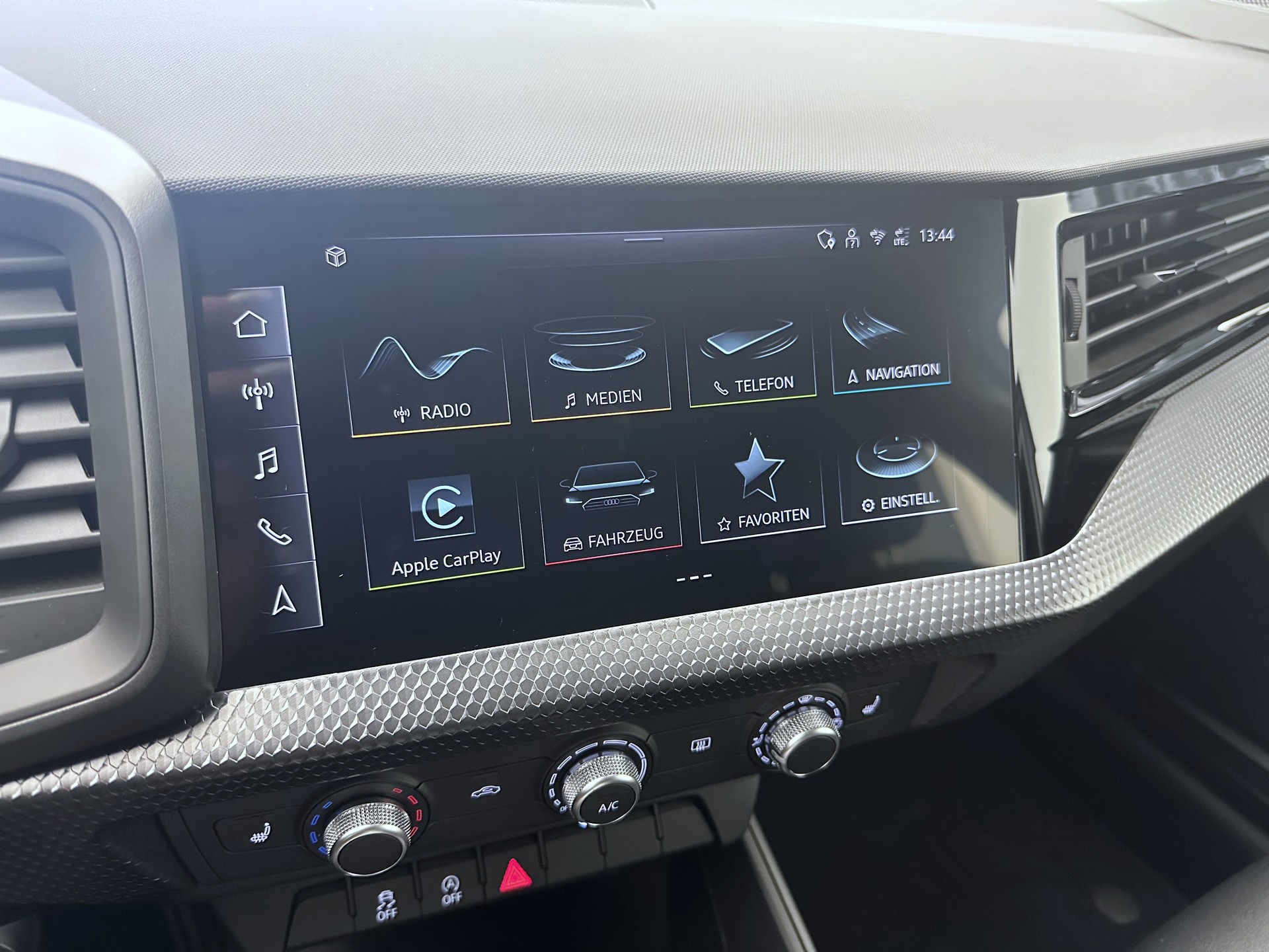 AUDI A1 Sportback 30 TFSI Attraction S-tronic-image-14