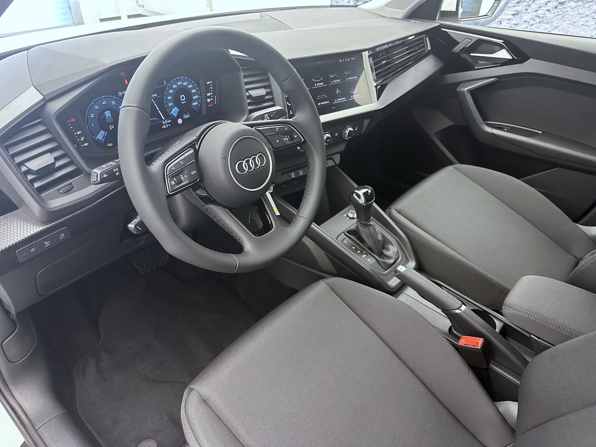 AUDI A1 Sportback 30 TFSI Attraction S-tronic-image-5