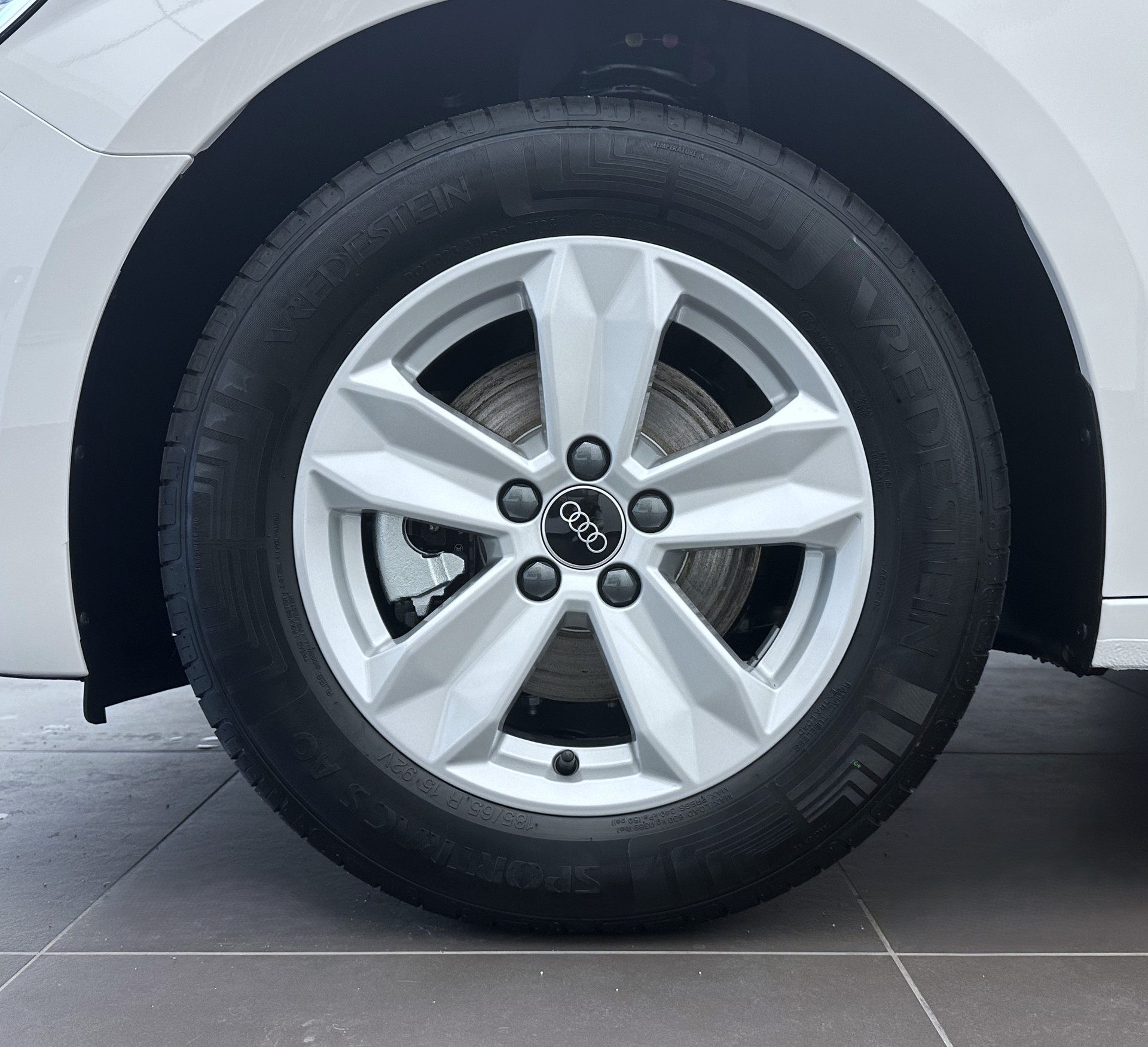 AUDI A1 Sportback 30 TFSI Attraction S-tronic-image-2