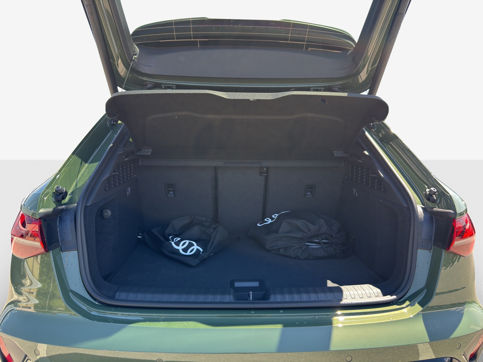 AUDI A3 Sportback TFSI e 200 kW S line S tronic-image-4