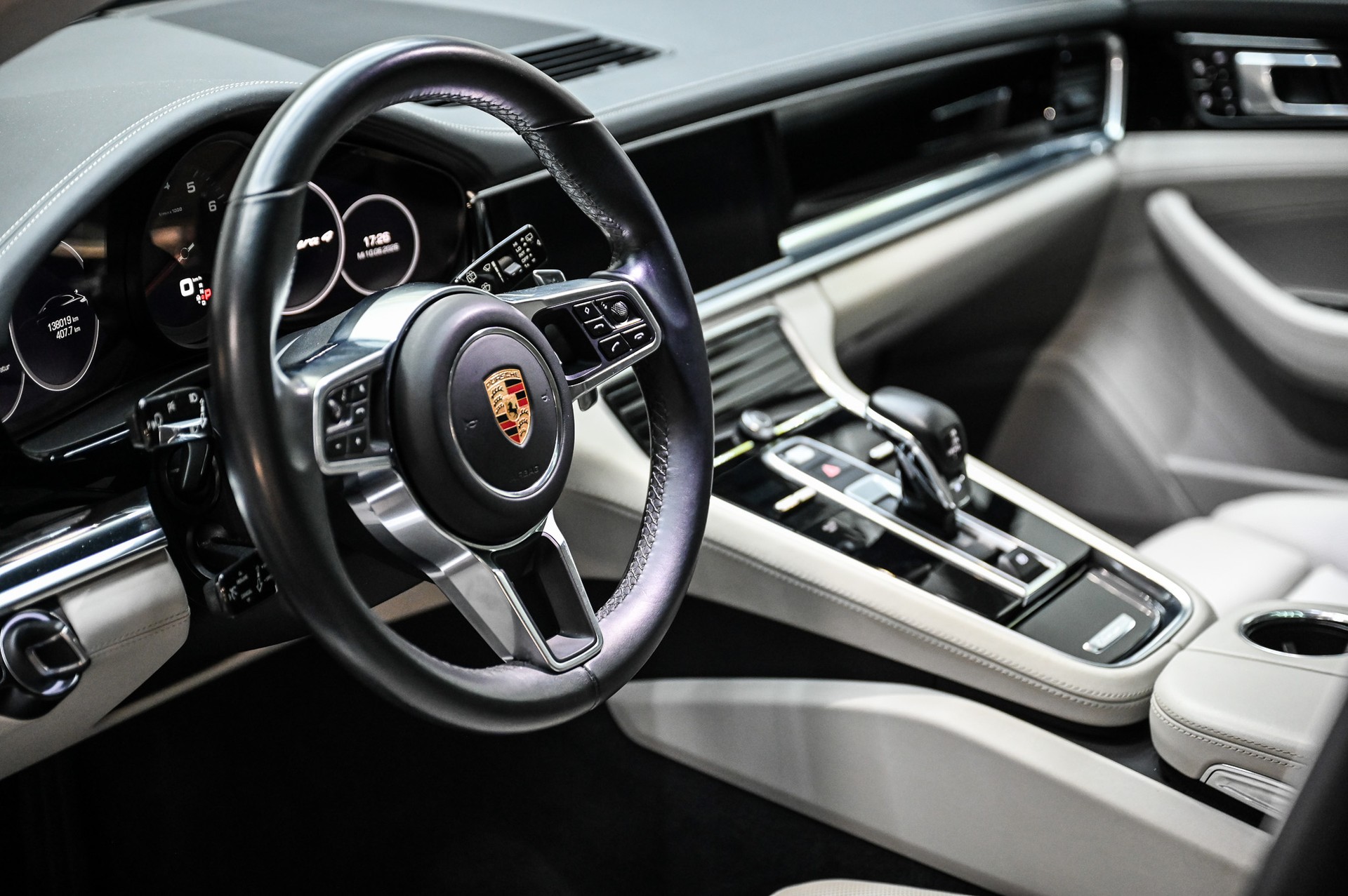 PORSCHE Panamera 4 Sport Turismo-image-17