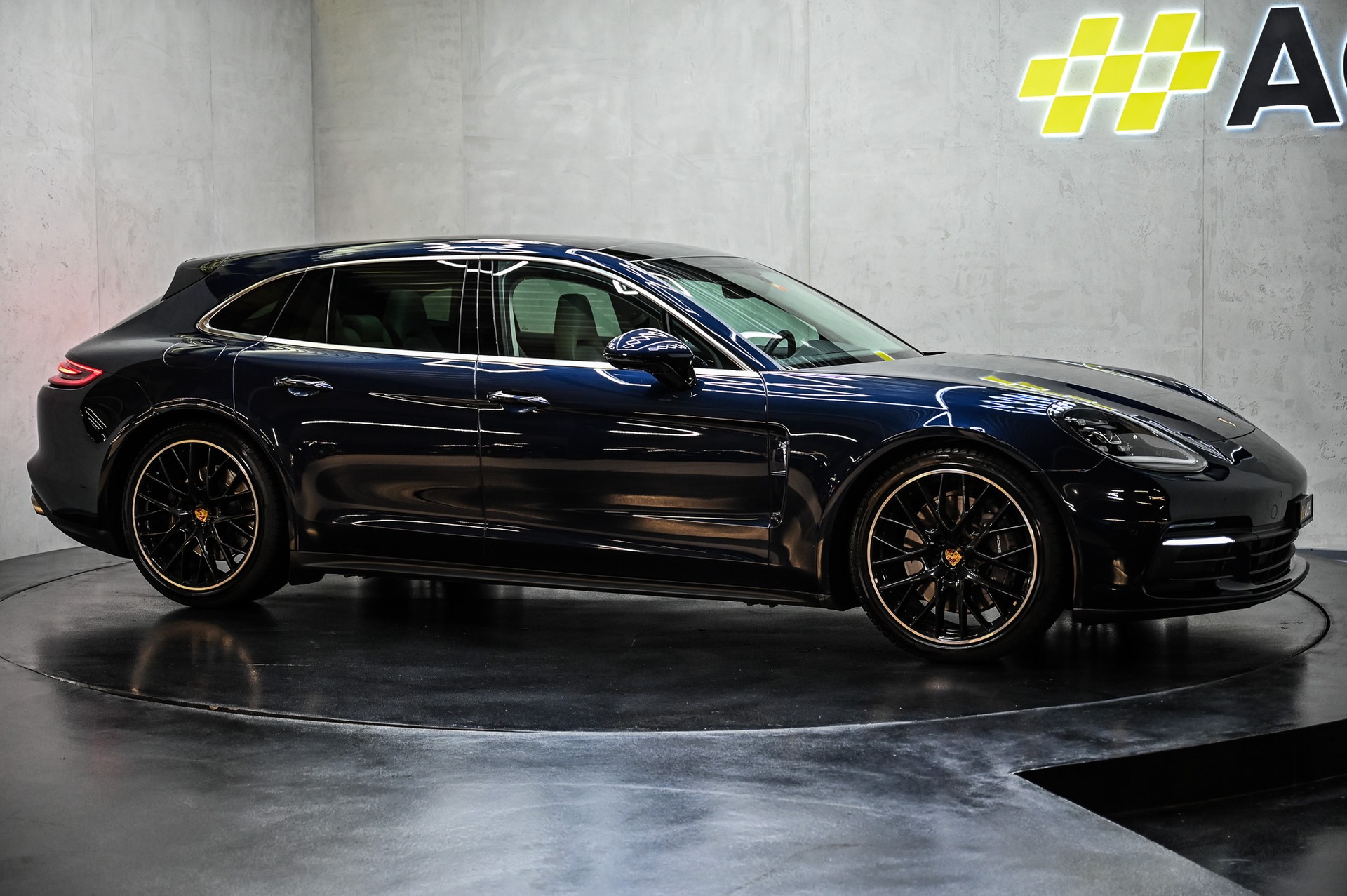PORSCHE Panamera 4 Sport Turismo-image-11