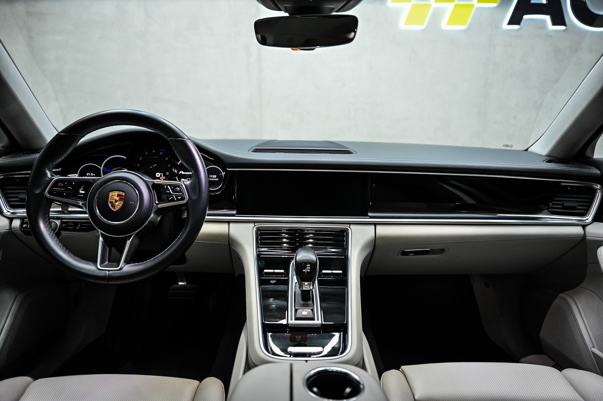 PORSCHE Panamera 4 Sport Turismo-image-18