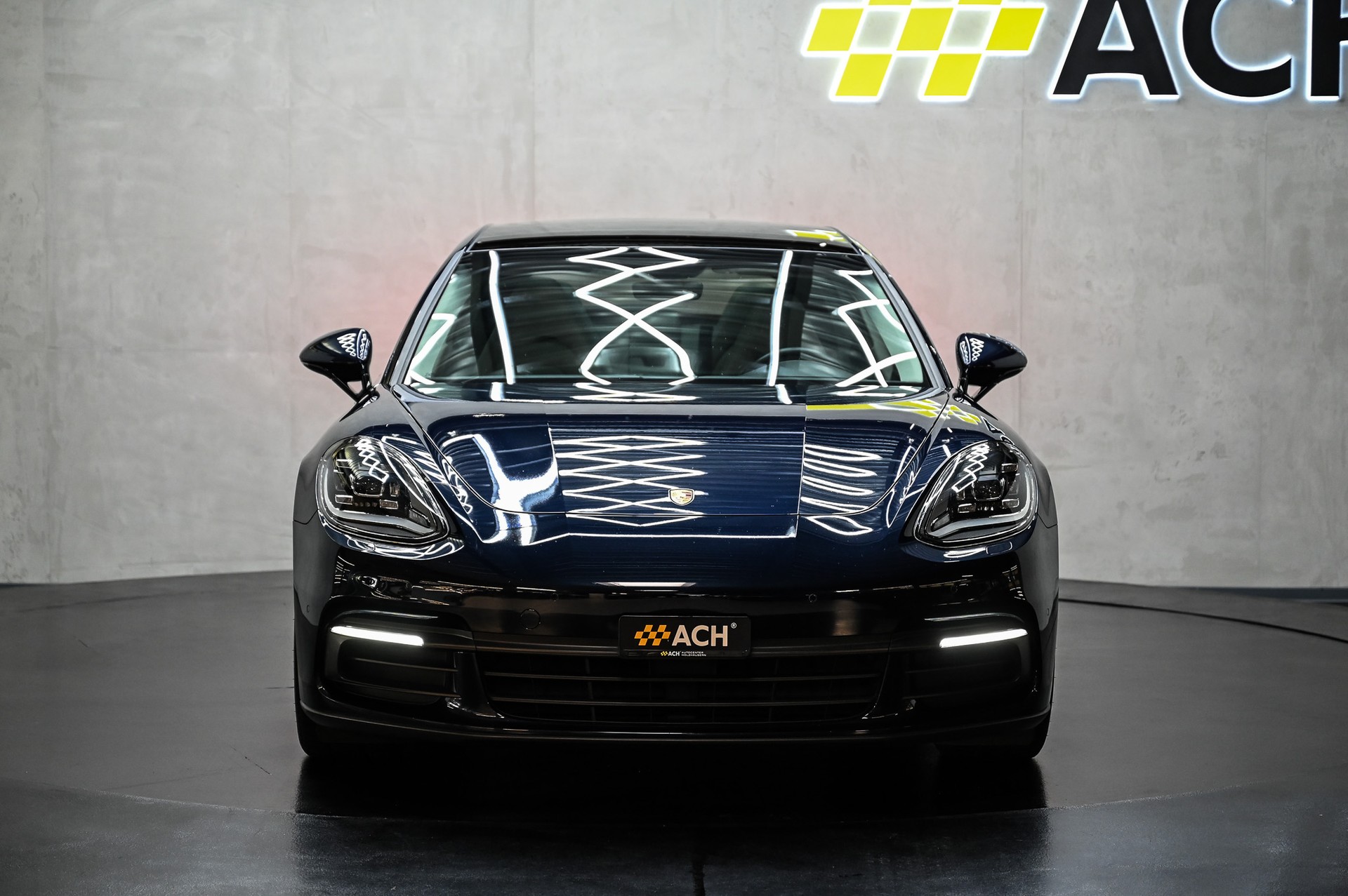 PORSCHE Panamera 4 Sport Turismo-showroom-element-1
