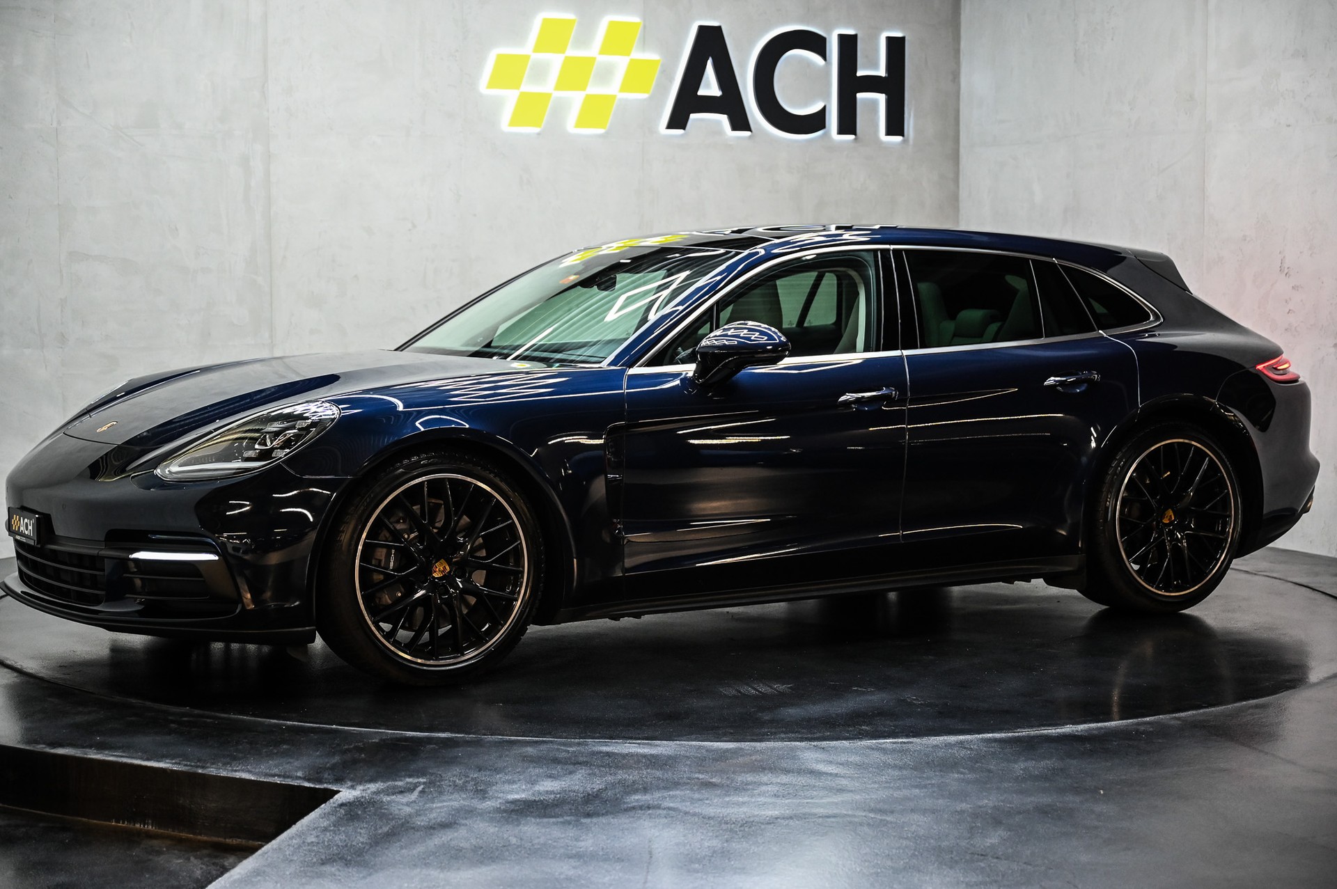 PORSCHE Panamera 4 Sport Turismo-showroom-element-3