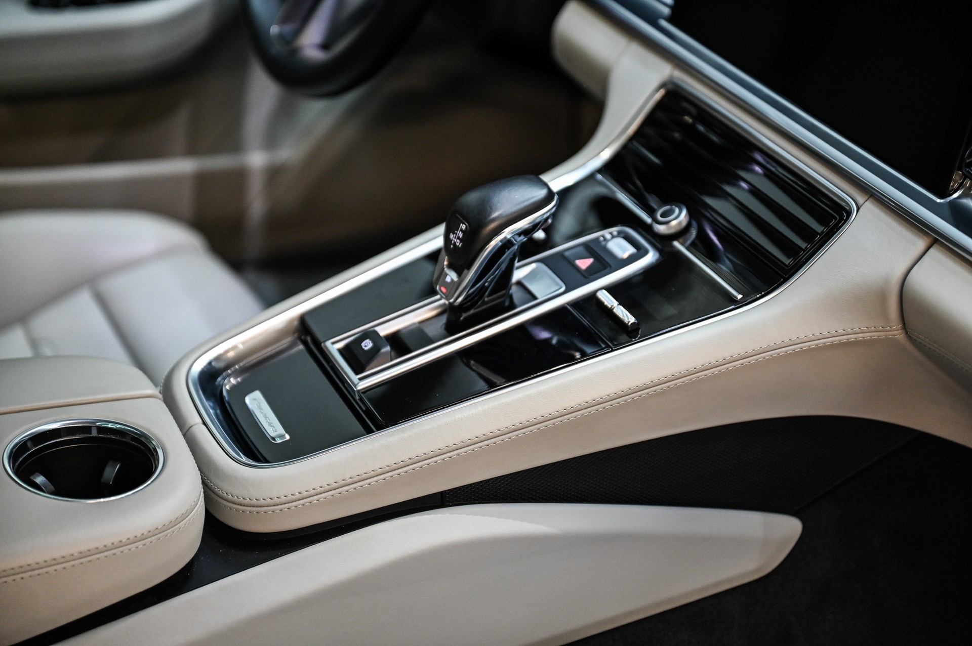 PORSCHE Panamera 4 Sport Turismo-image-27
