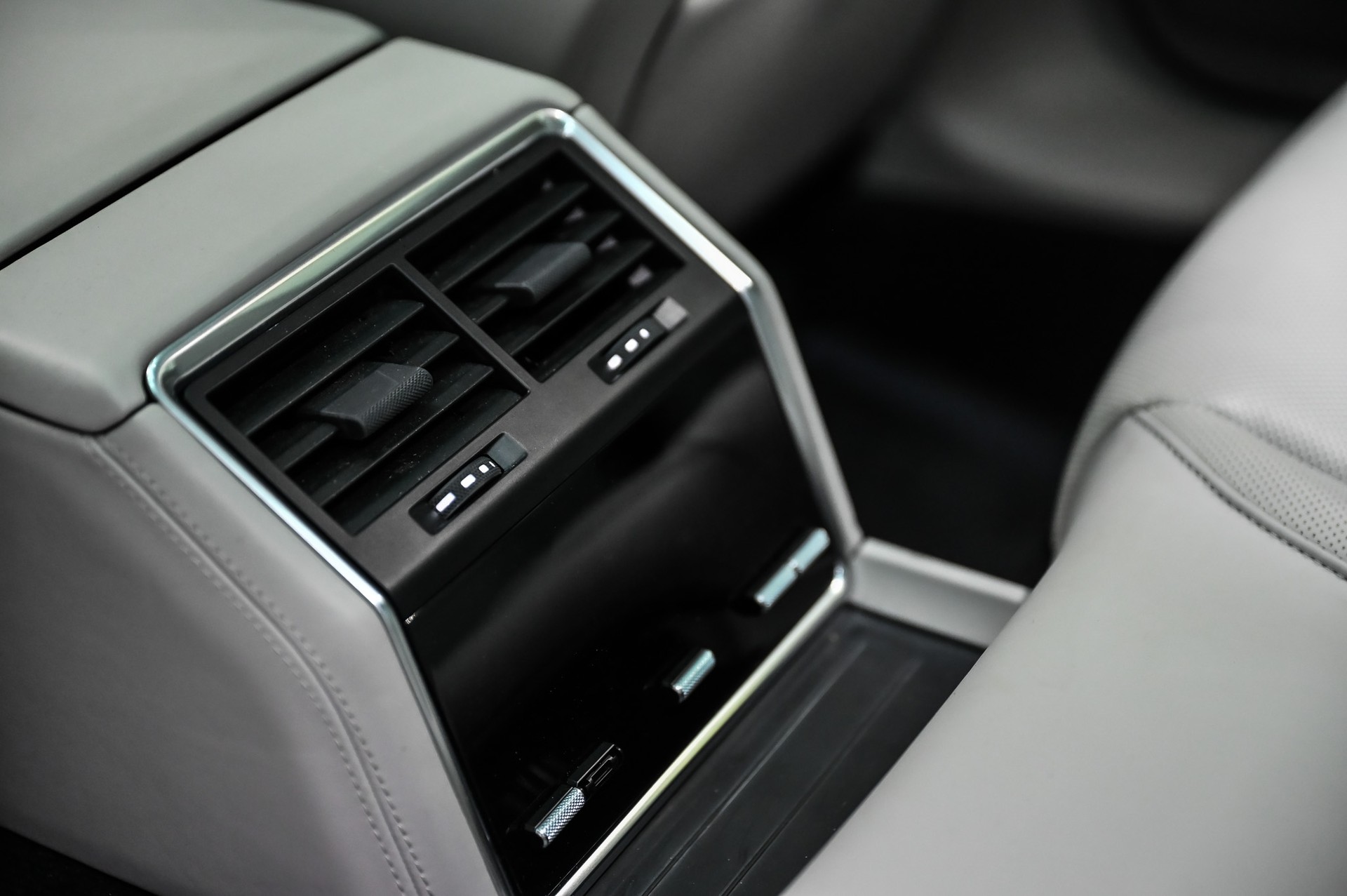 PORSCHE Panamera 4 Sport Turismo-image-26