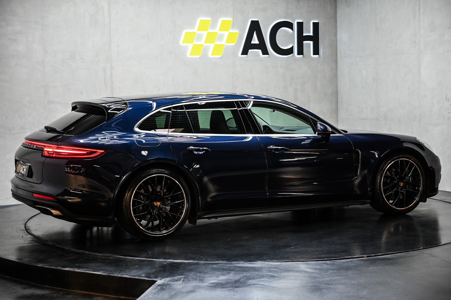 PORSCHE Panamera 4 Sport Turismo-image-9