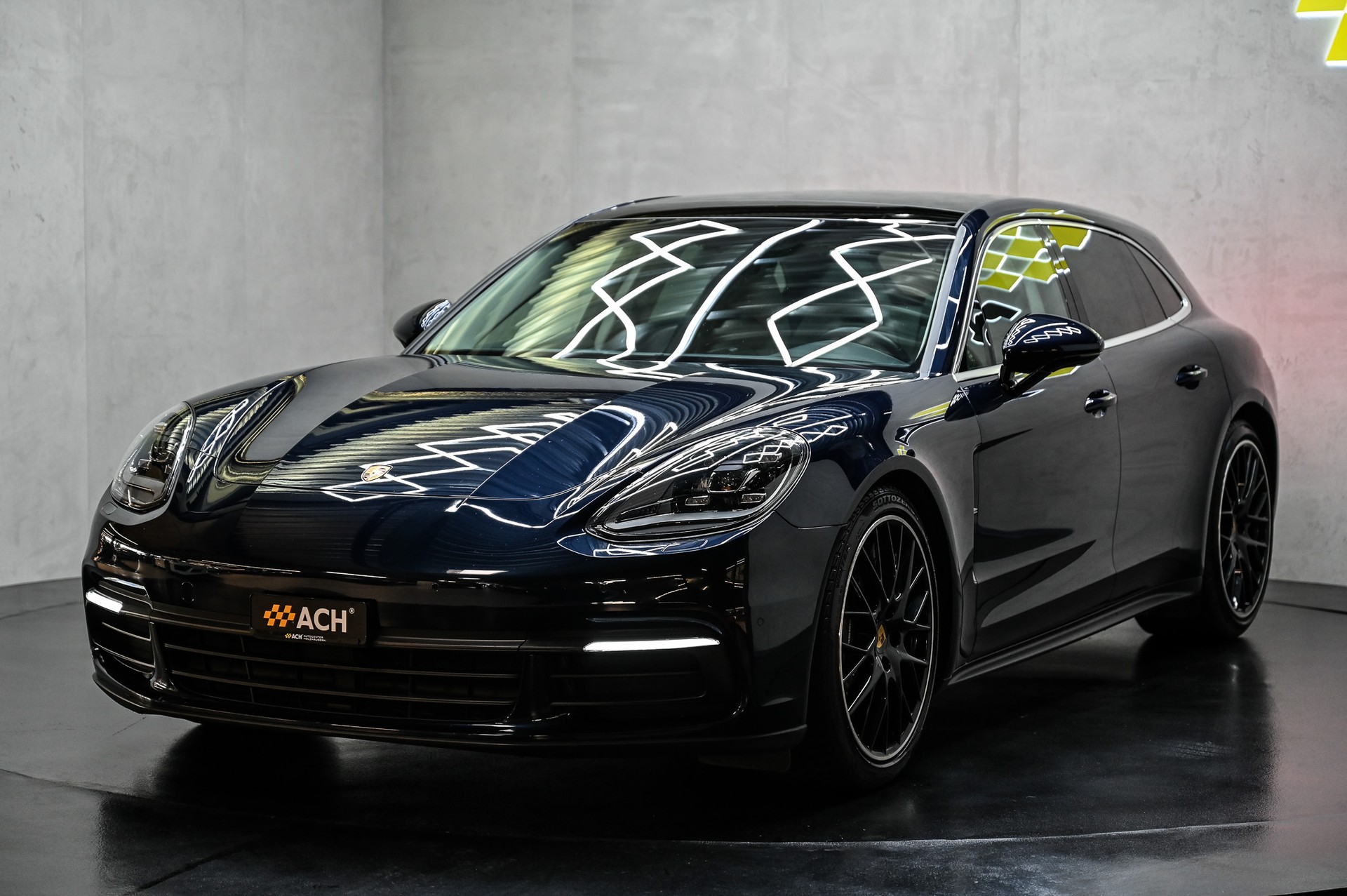 PORSCHE Panamera 4 Sport Turismo-showroom-element-2