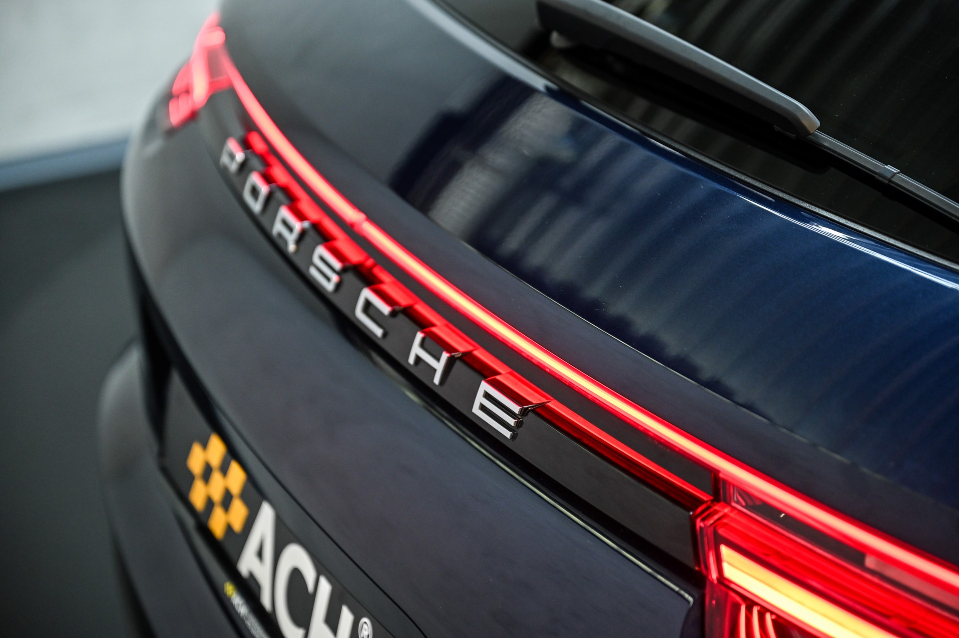 PORSCHE Panamera 4 Sport Turismo-image-15