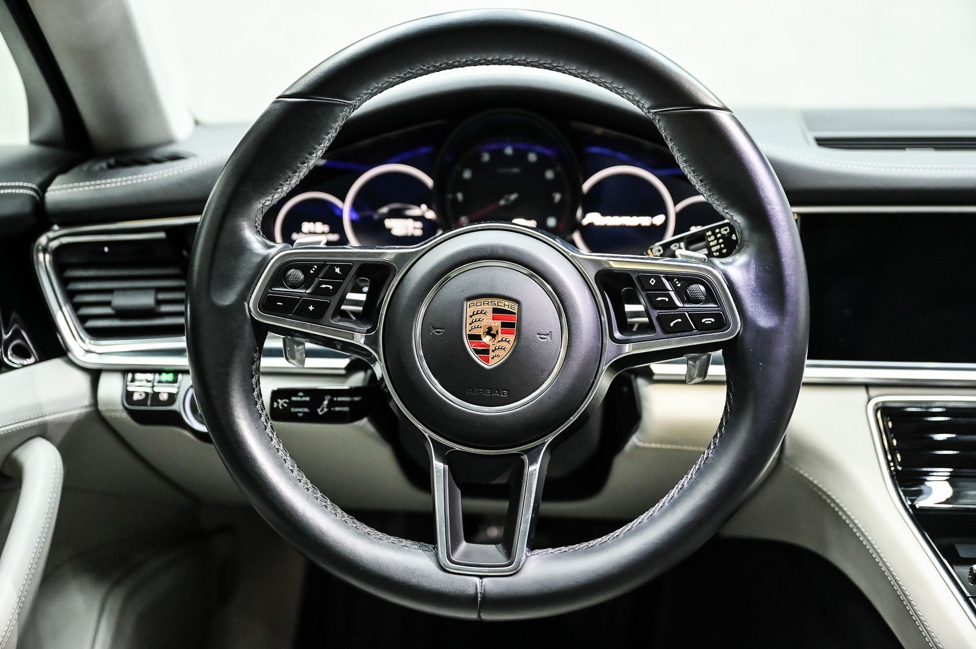 PORSCHE Panamera 4 Sport Turismo-image-19