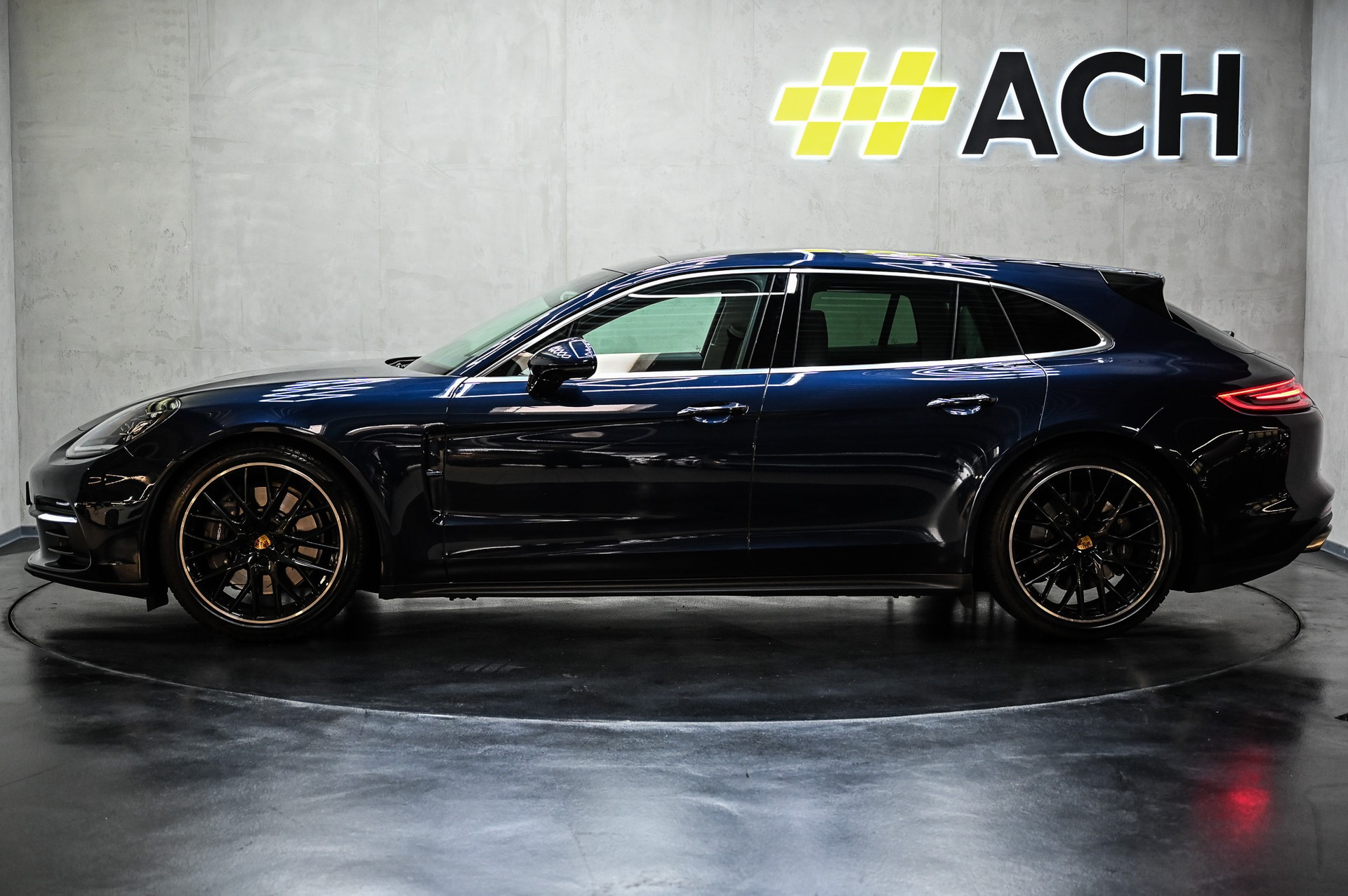 PORSCHE Panamera 4 Sport Turismo-image-4