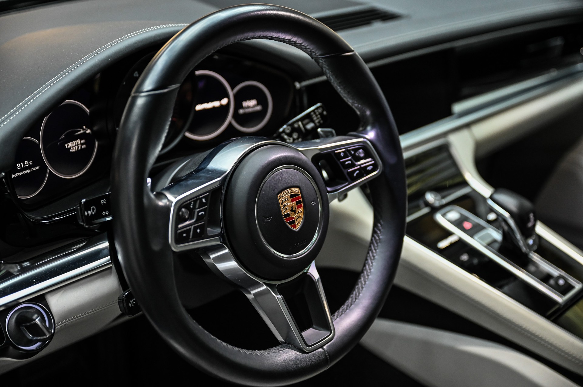 PORSCHE Panamera 4 Sport Turismo-image-16