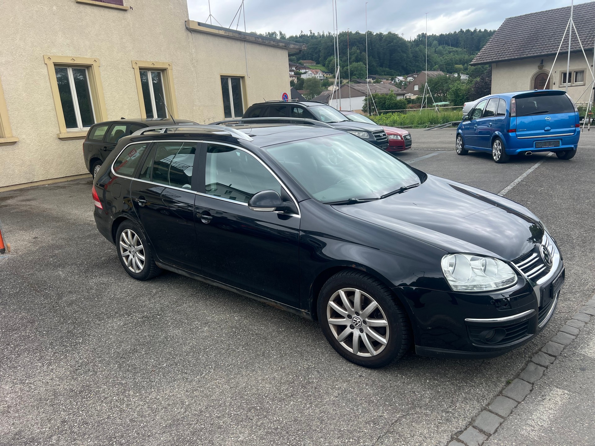 VW Golf Variant 1.9 TDI Comfortline 4Motion-image-2