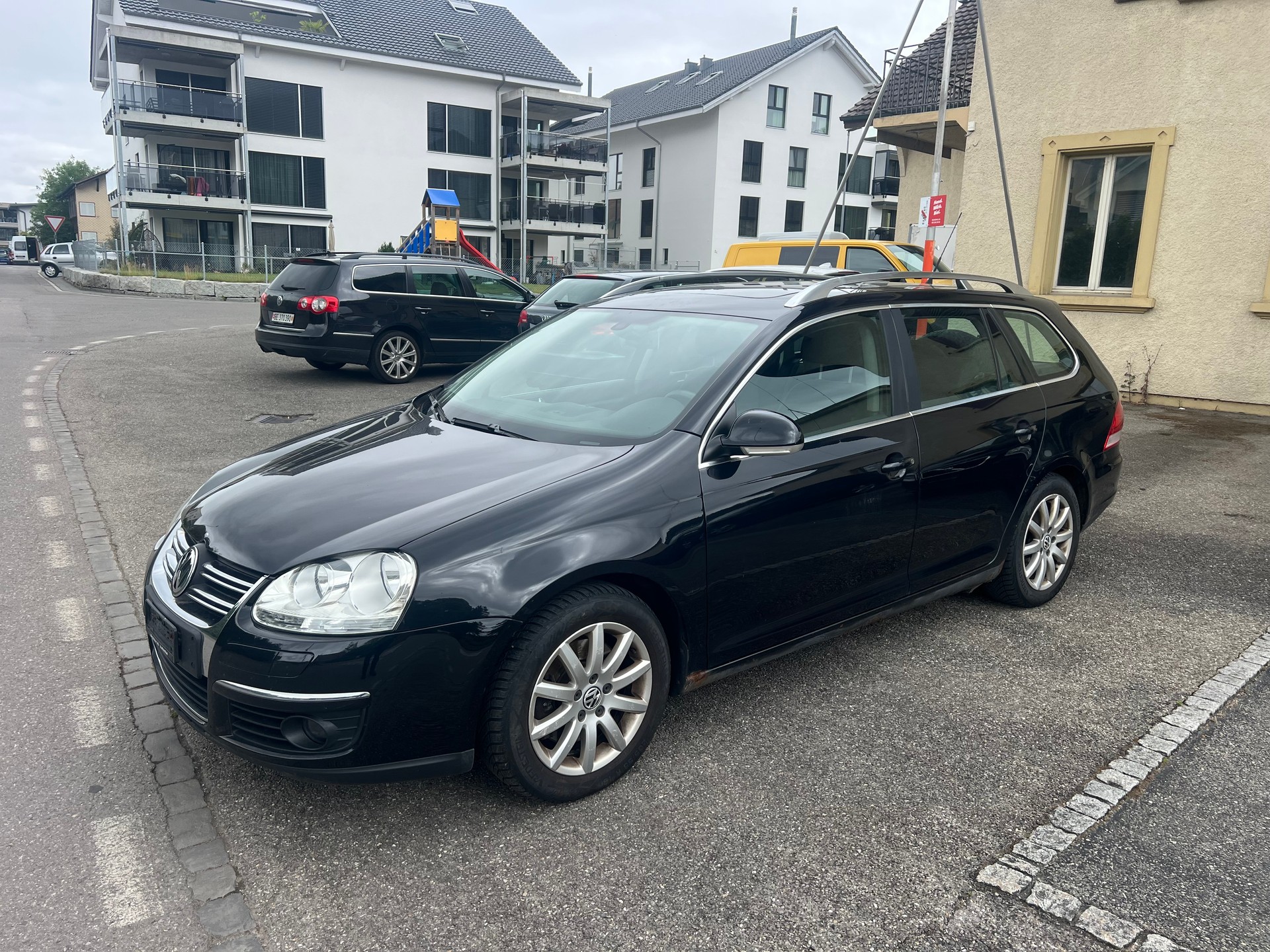 VW Golf Variant 1.9 TDI Comfortline 4Motion-image-1