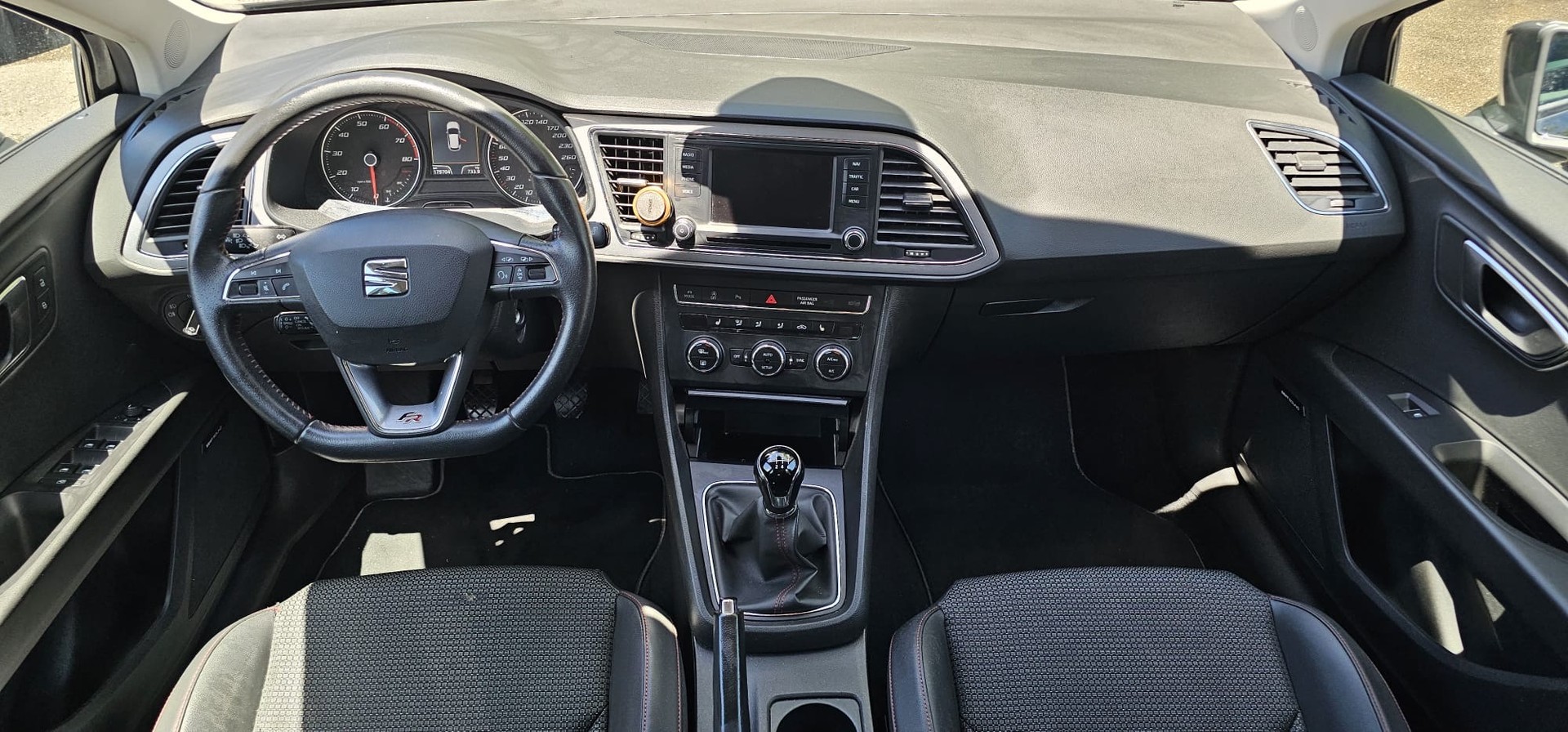 SEAT Leon 2.0 TSI Cupra R-image-10