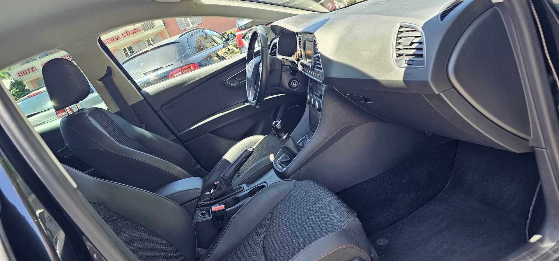 SEAT Leon 2.0 TSI Cupra R-image-9