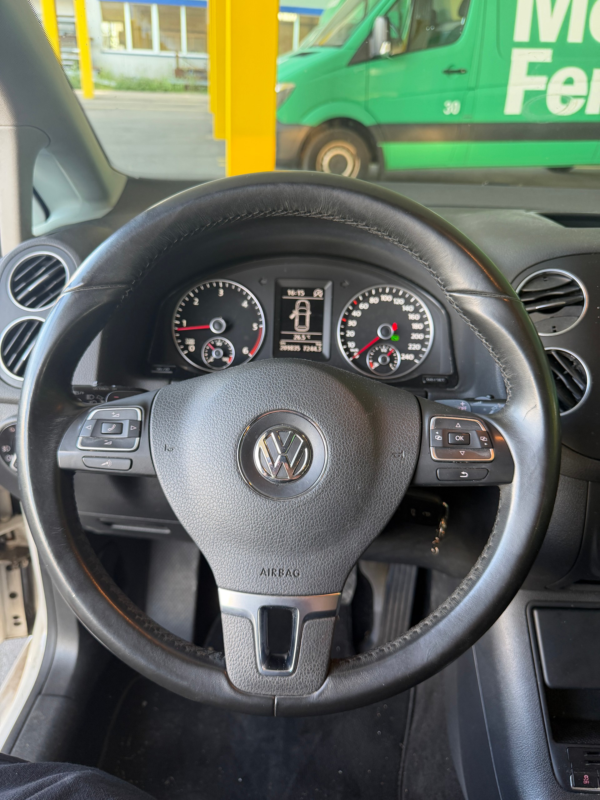VW Golf Plus 1.6 TDI BMT Comfortline DSG-image-14