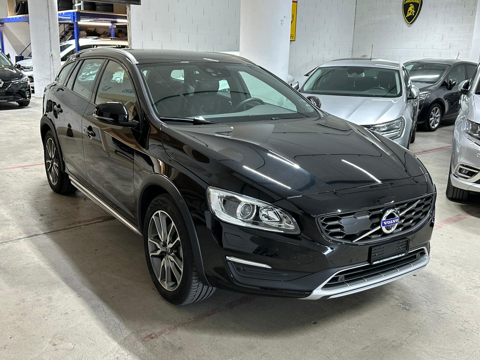 VOLVO V60 Cross Country D4 AWD Kinetic Geartronic-image-1
