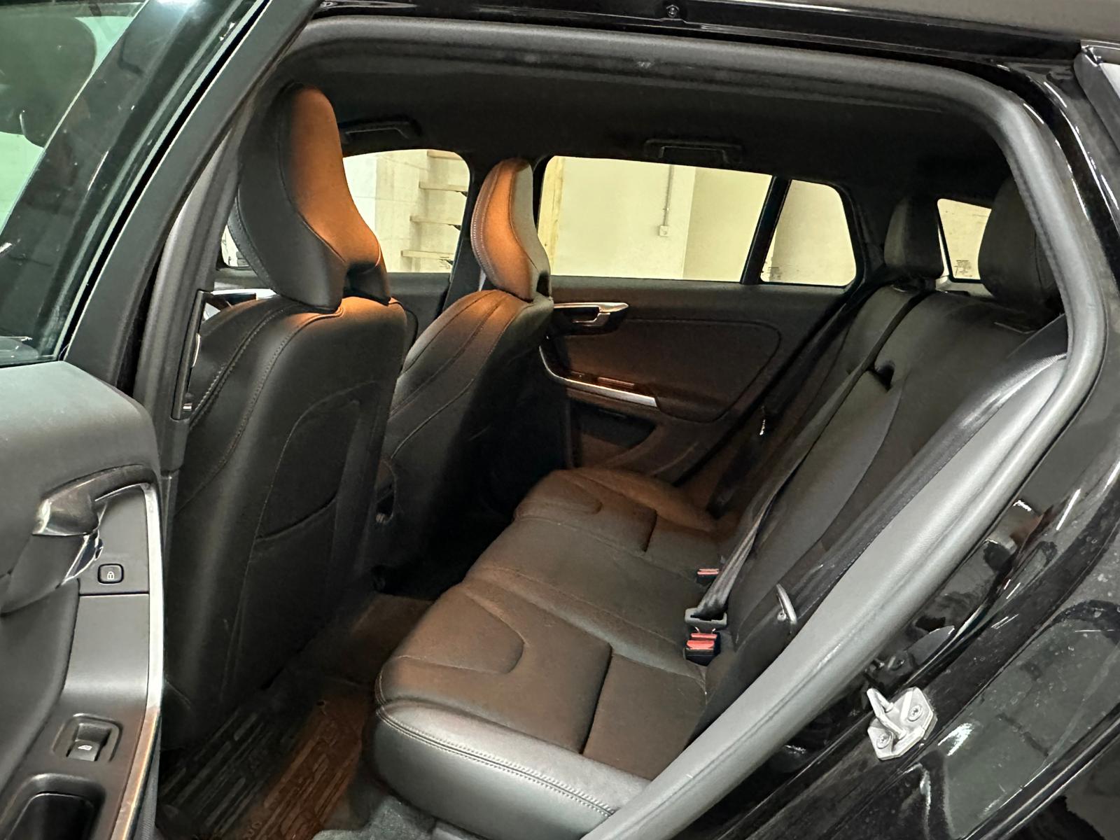VOLVO V60 Cross Country D4 AWD Kinetic Geartronic-image-6