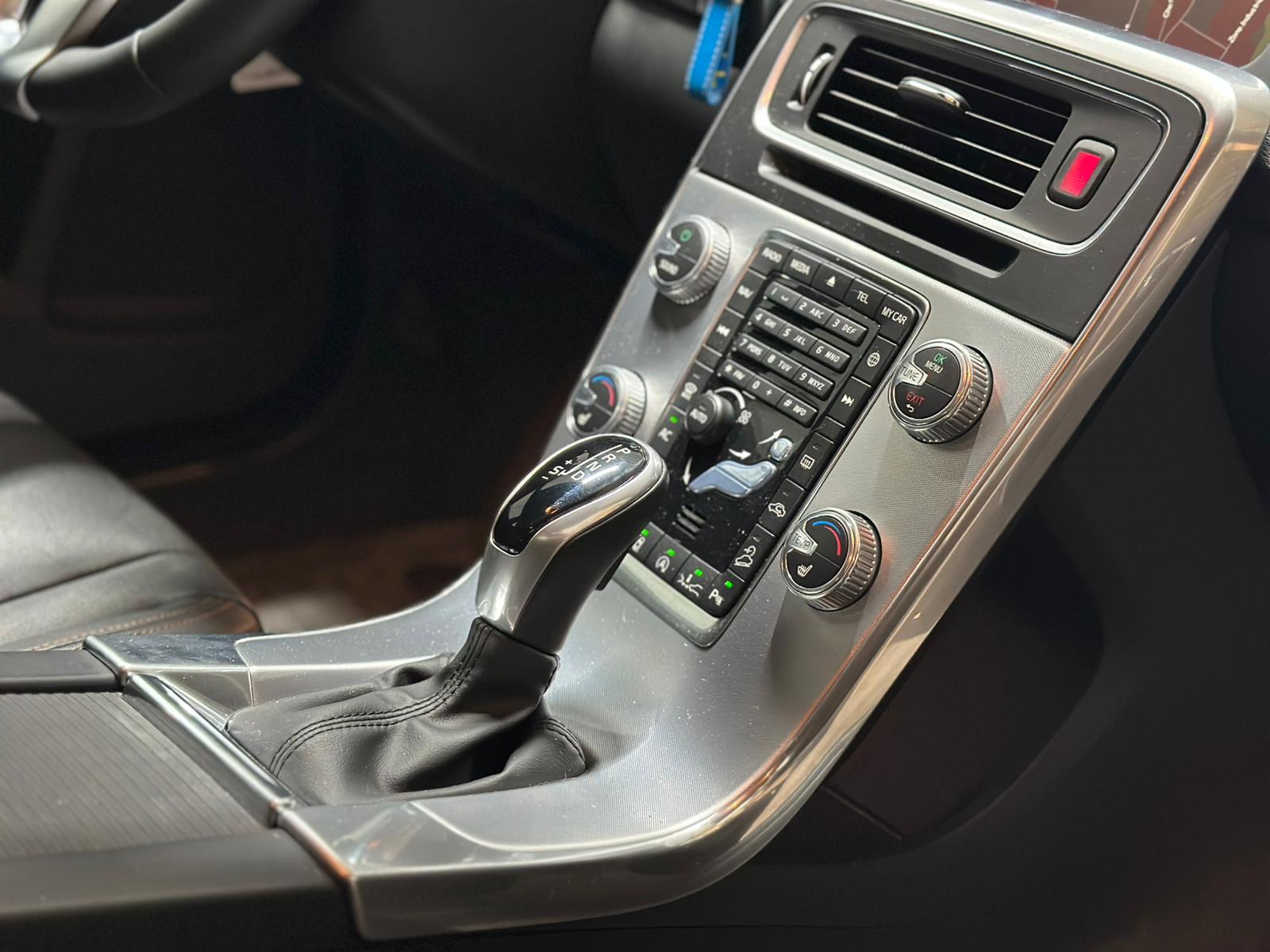 VOLVO V60 Cross Country D4 AWD Kinetic Geartronic-image-10