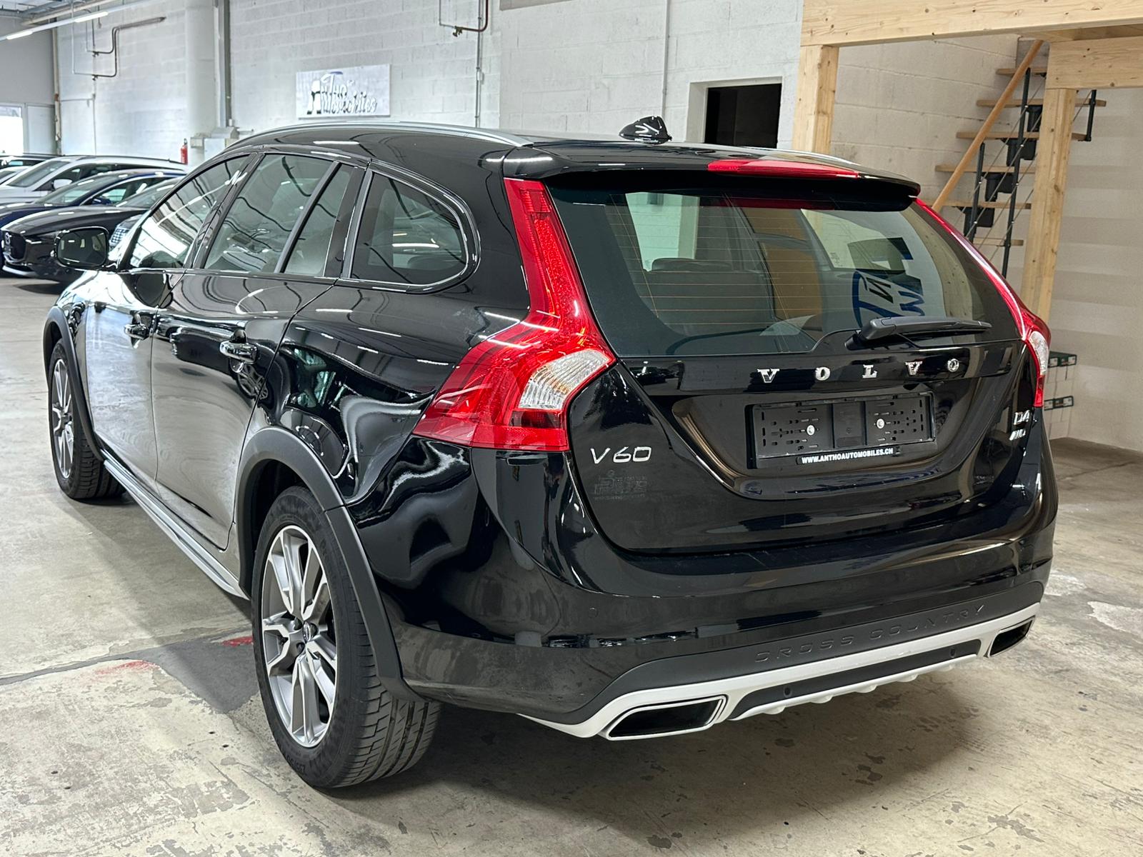 VOLVO V60 Cross Country D4 AWD Kinetic Geartronic-image-4