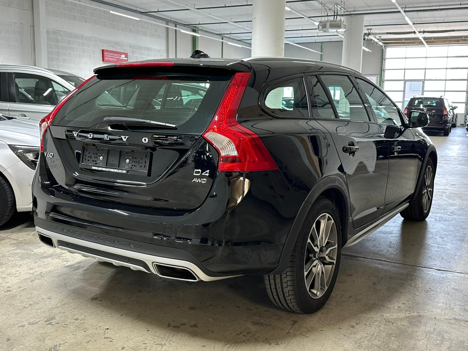 VOLVO V60 Cross Country D4 AWD Kinetic Geartronic-image-3