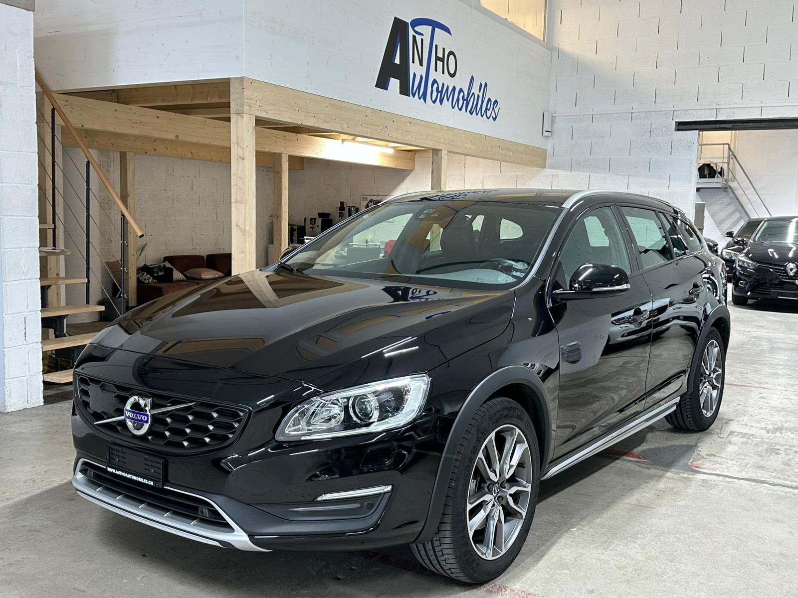 VOLVO V60 Cross Country D4 AWD Kinetic Geartronic-image-0
