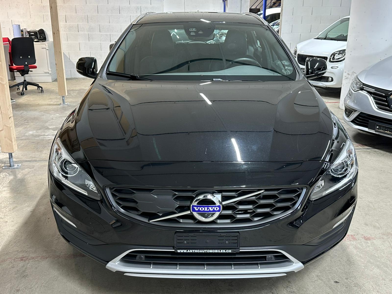 VOLVO V60 Cross Country D4 AWD Kinetic Geartronic-image-2