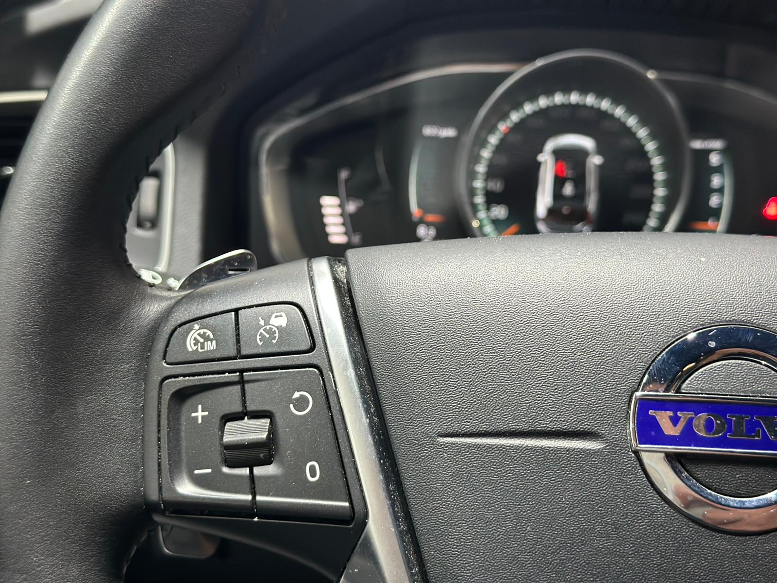 VOLVO V60 Cross Country D4 AWD Kinetic Geartronic-image-9