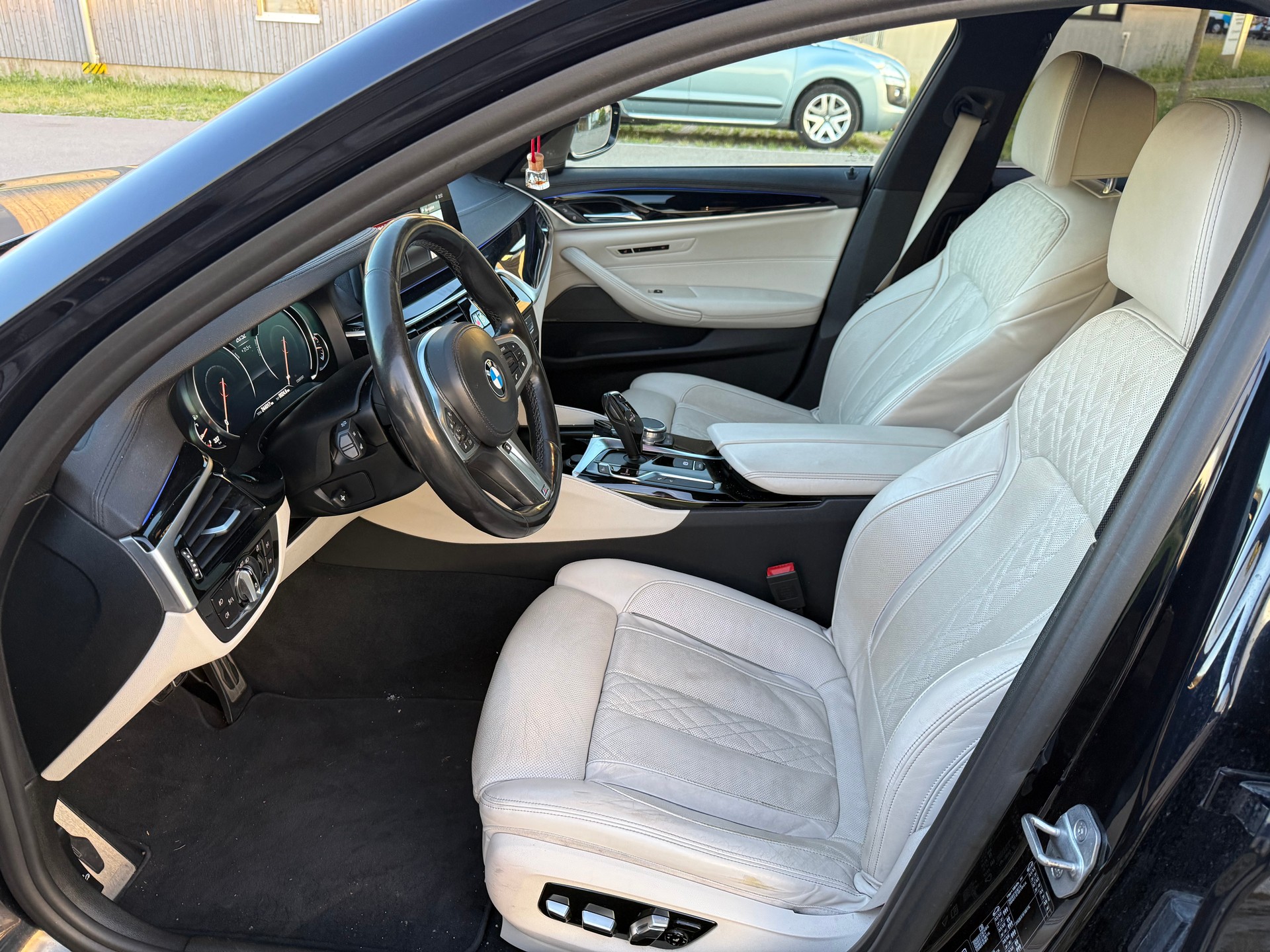 BMW 540i xDrive Sport Line Steptronic-image-9
