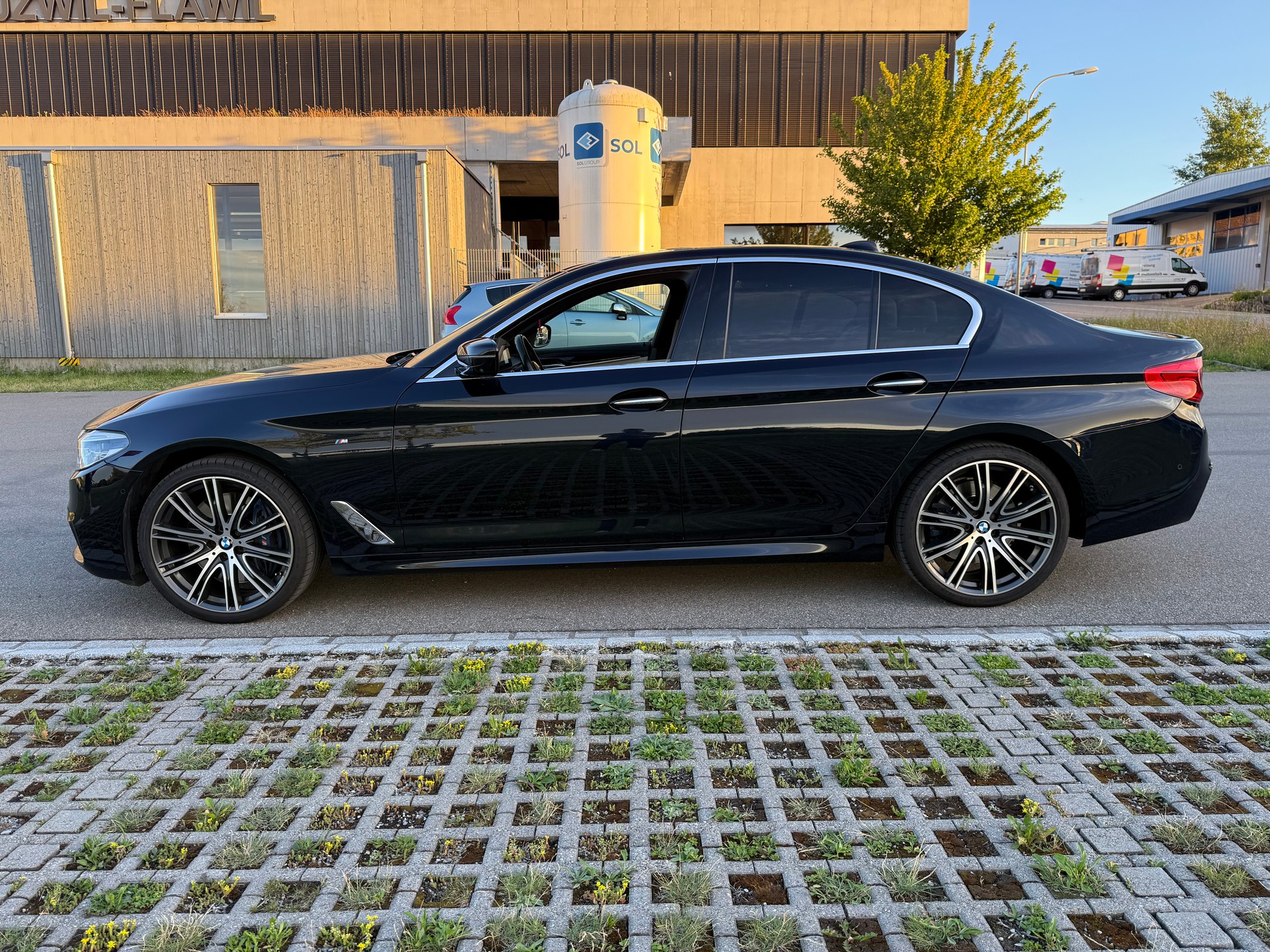 BMW 540i xDrive Sport Line Steptronic-image-4