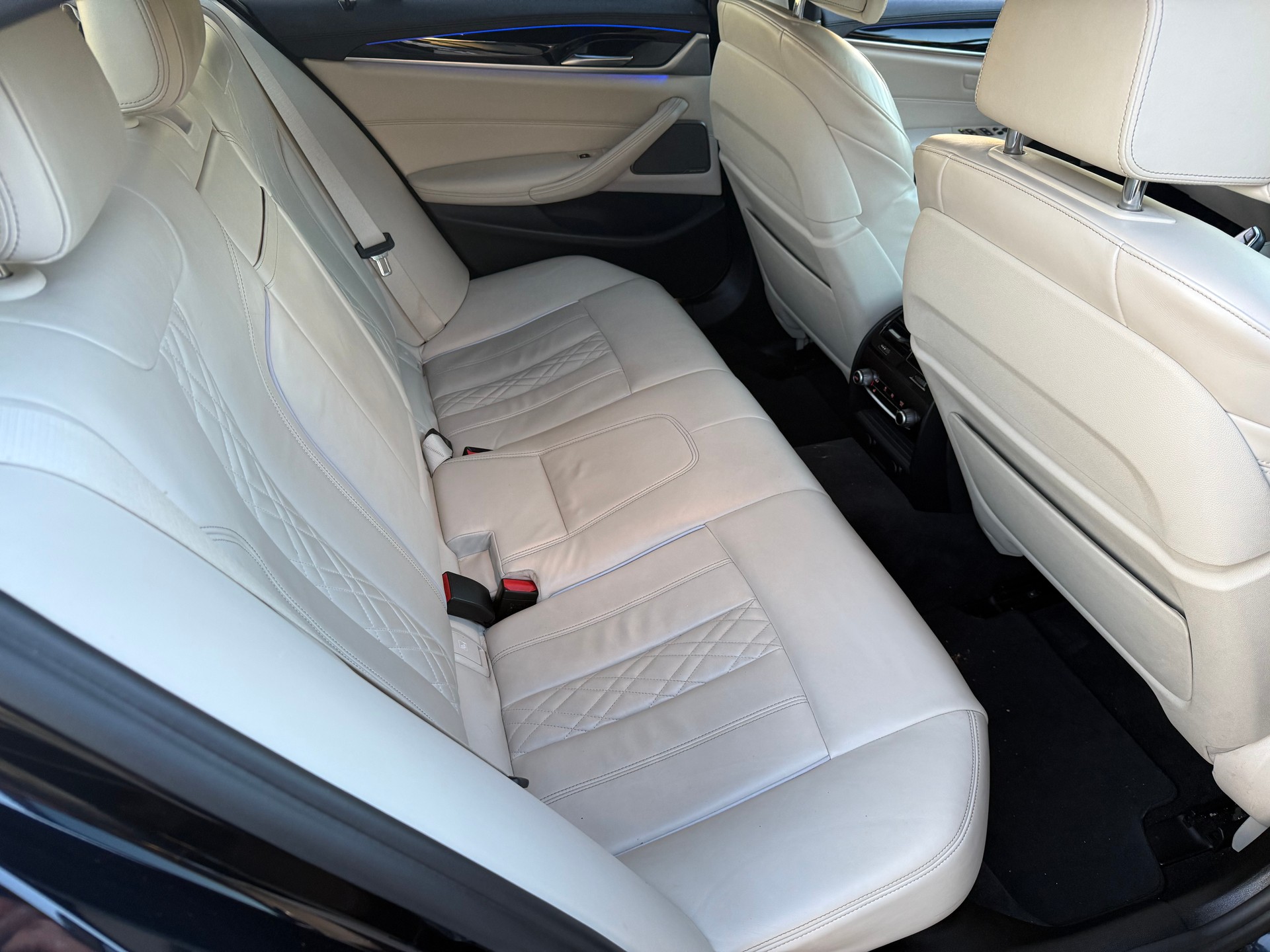 BMW 540i xDrive Sport Line Steptronic-image-18