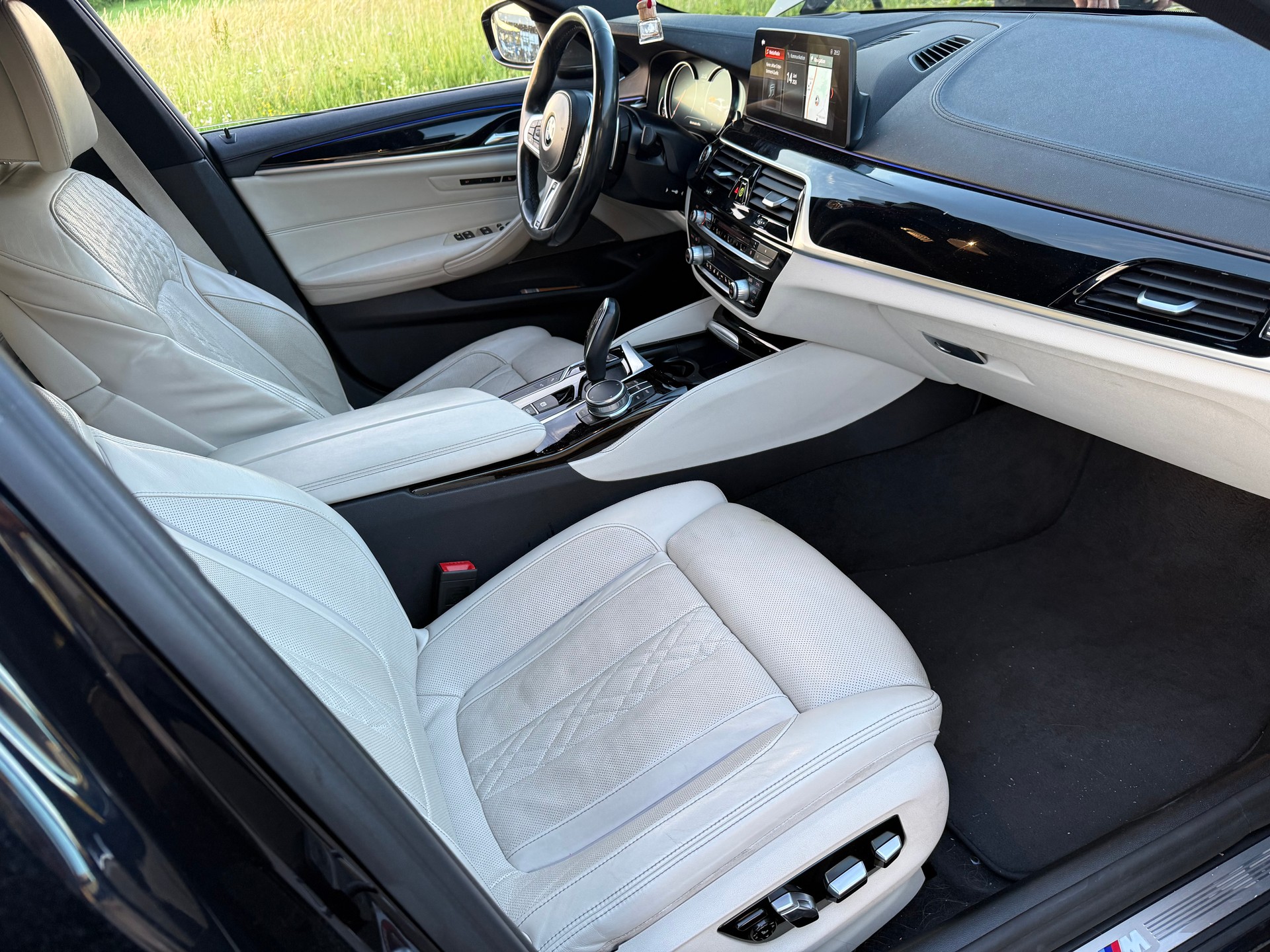 BMW 540i xDrive Sport Line Steptronic-image-16