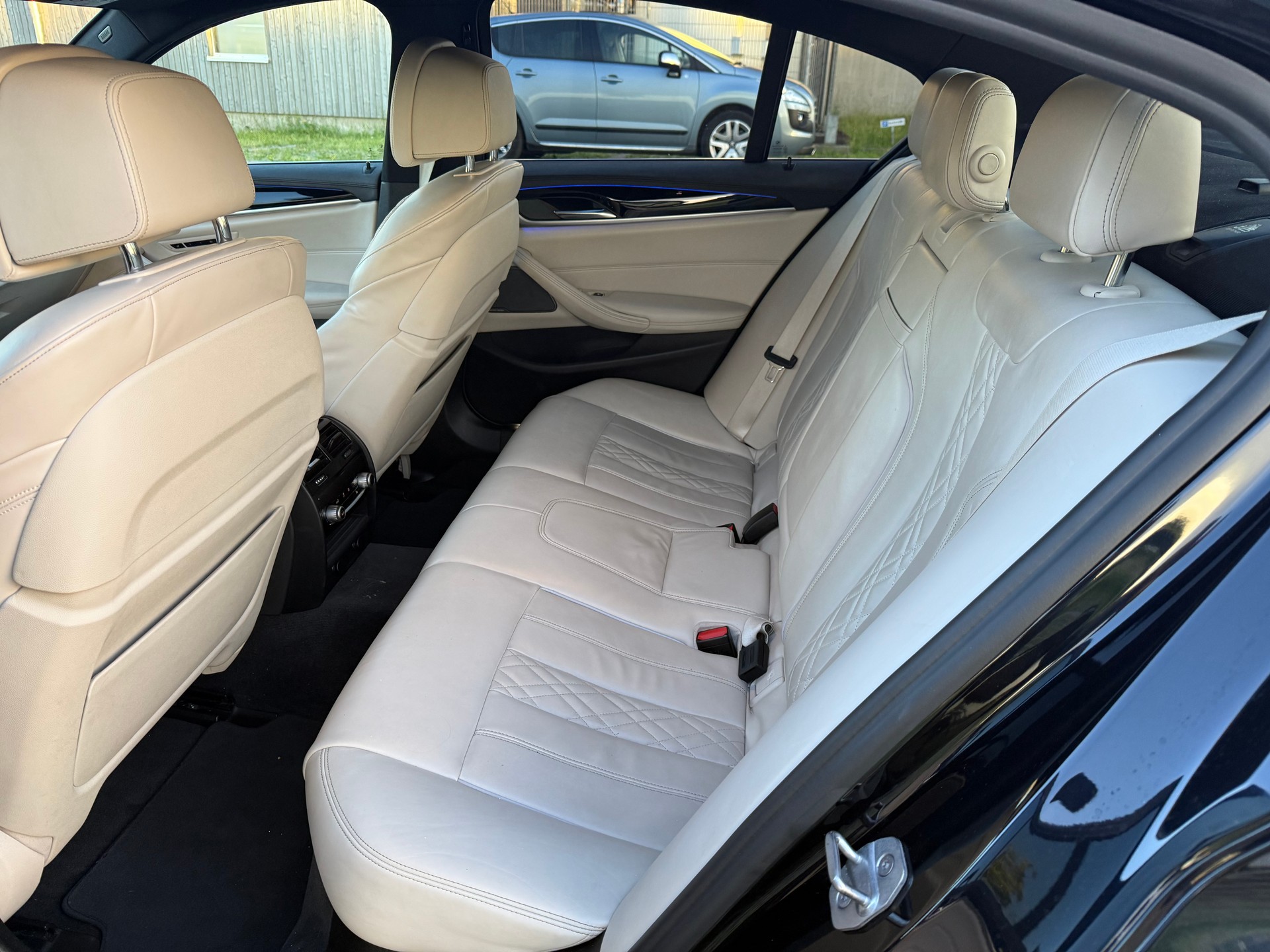 BMW 540i xDrive Sport Line Steptronic-image-10
