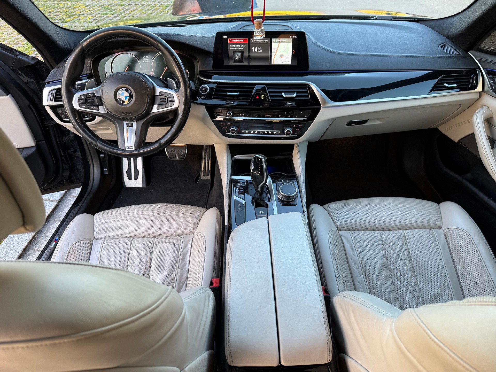 BMW 540i xDrive Sport Line Steptronic-image-11