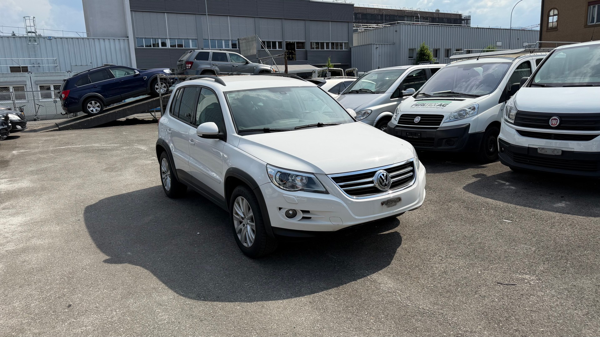 VW Tiguan 2.0 TSI Track&Field-image-1