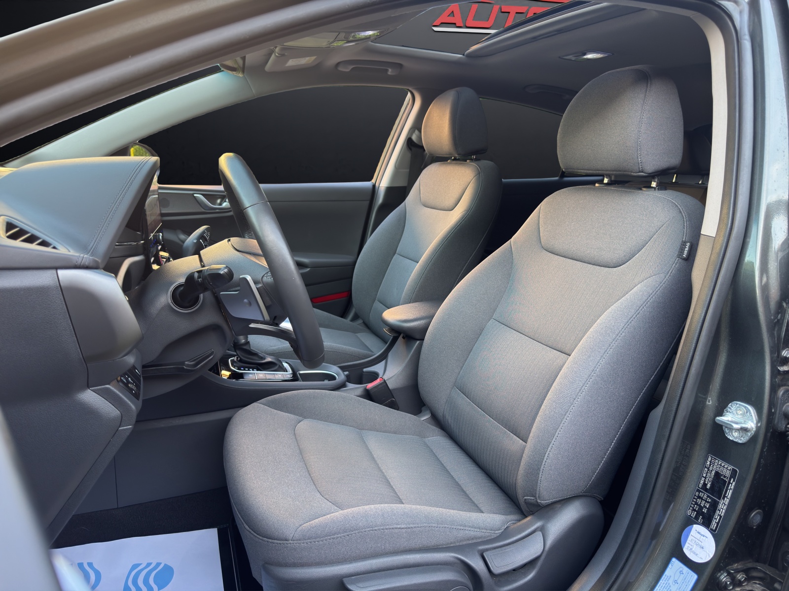HYUNDAI IONIQ * Frisch ab MFK, Service & Garantie – 1. Hand, Top Zustand-image-8