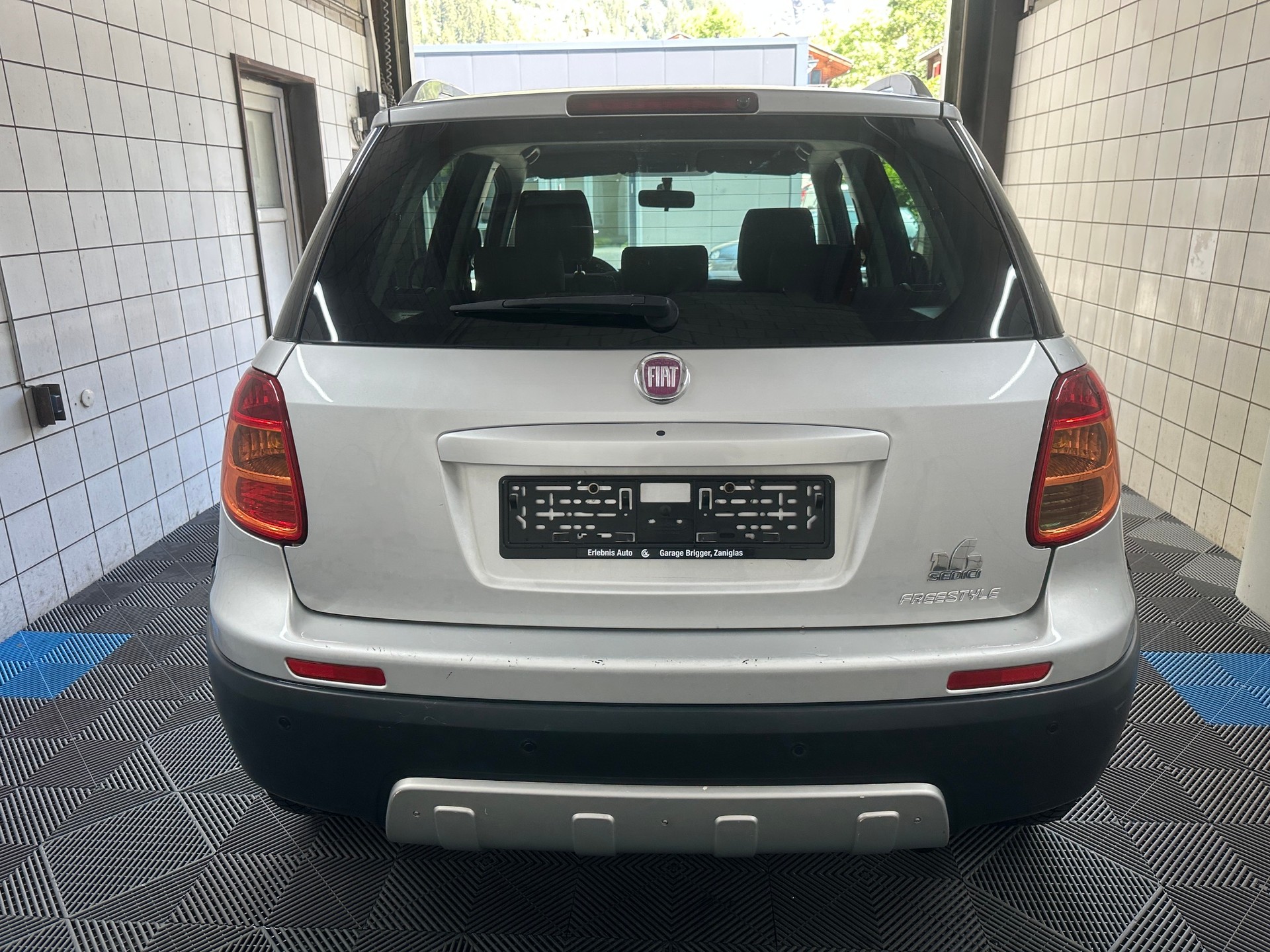 FIAT Sedici 2.0JTD 4WD Freestyle-image-4