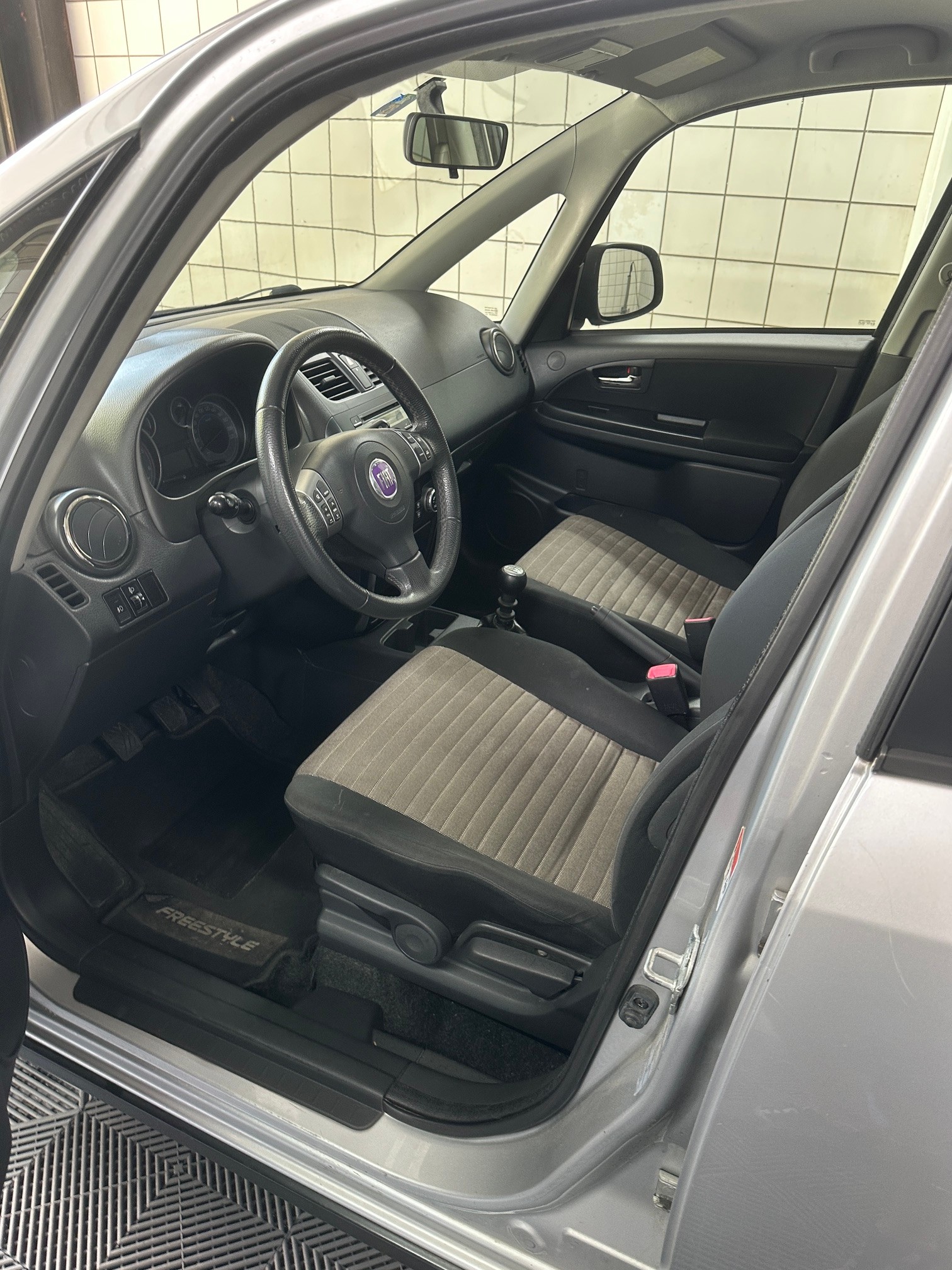 FIAT Sedici 2.0JTD 4WD Freestyle-image-6