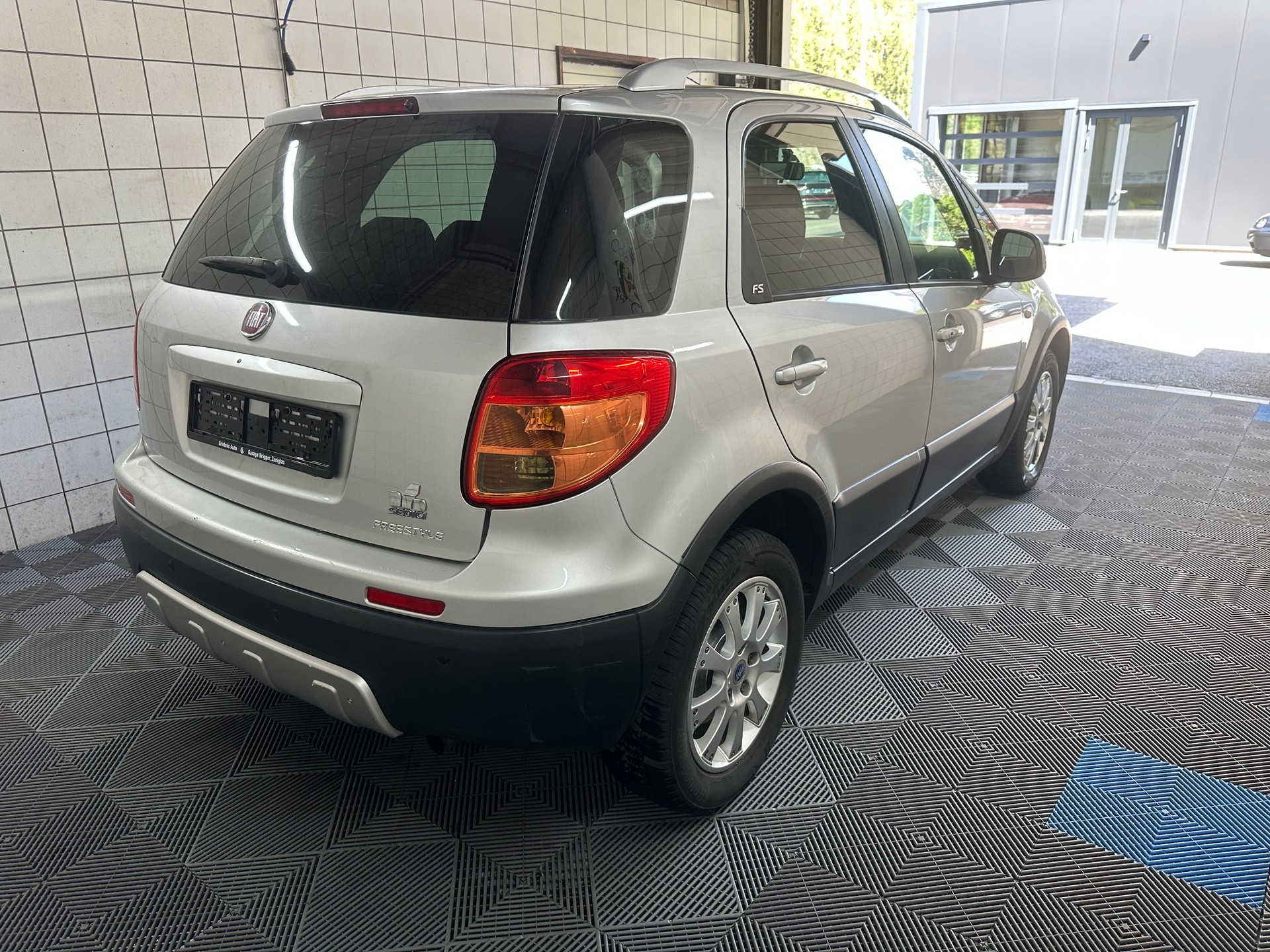 FIAT Sedici 2.0JTD 4WD Freestyle-image-5