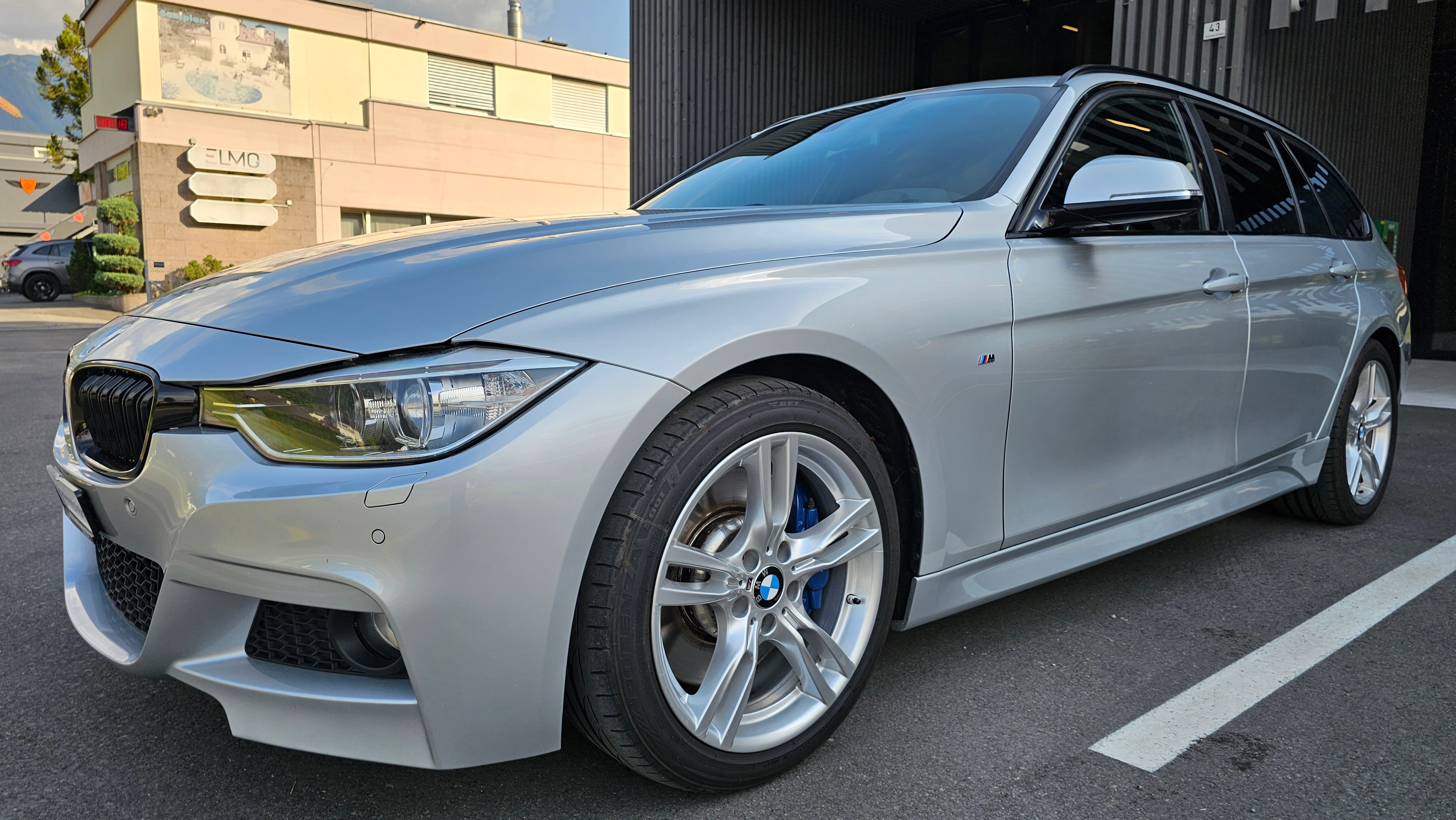 Car photo