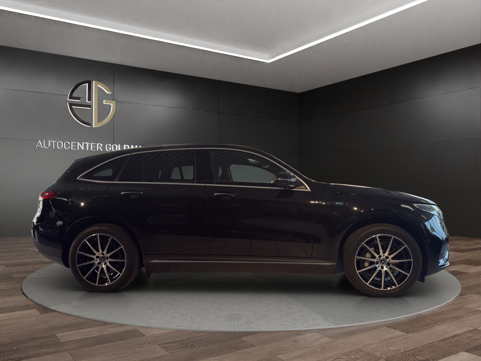 MERCEDES-BENZ EQC 400 AMG Line 4Matic-image-4