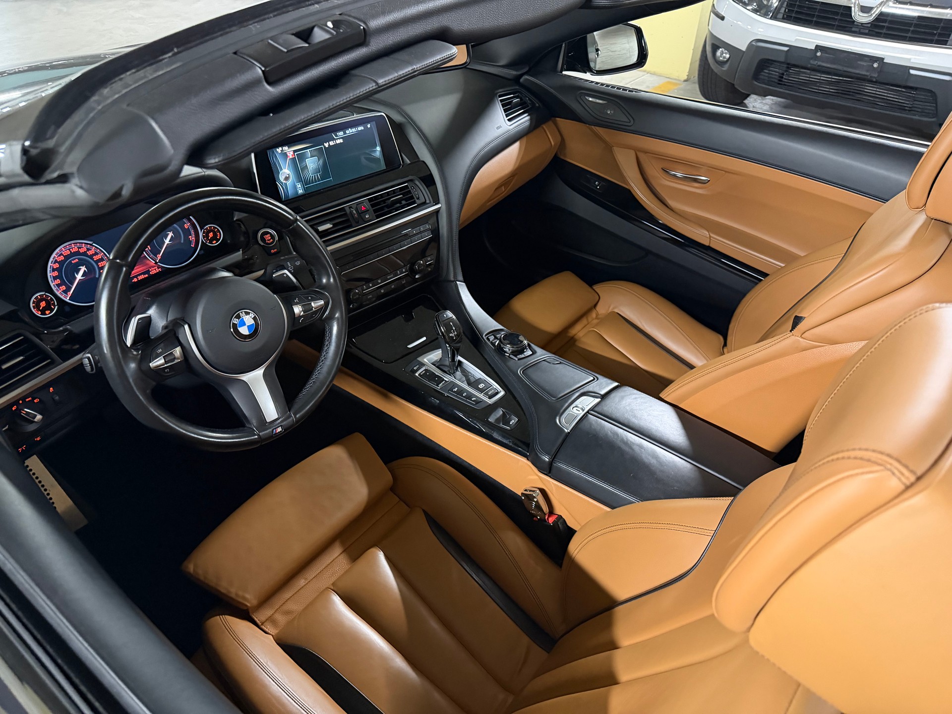 BMW 650i Cabrio xDrive-image-8