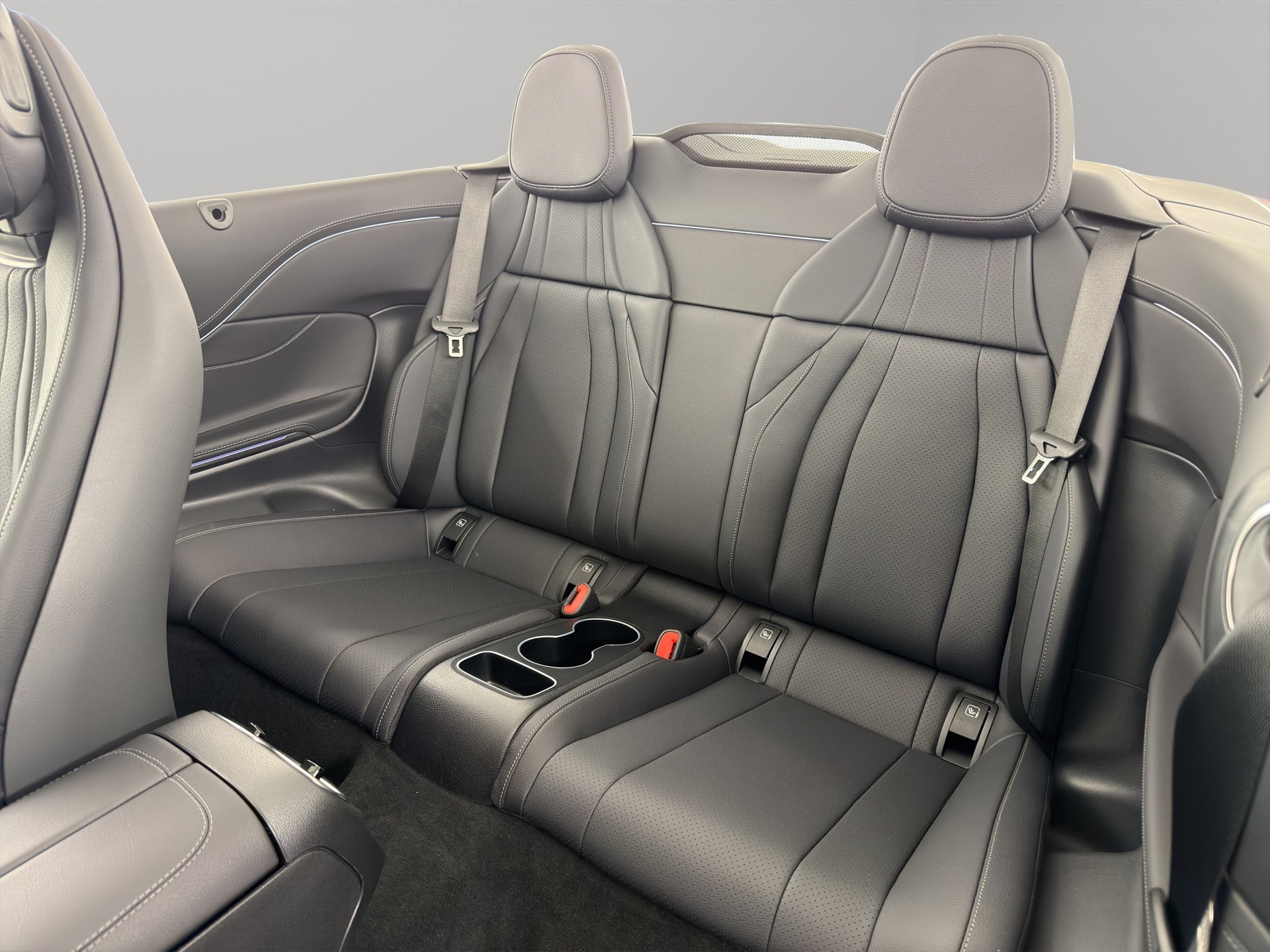 MERCEDES-BENZ CLE 450 AMG Line 4matic Cabriolet-image-12